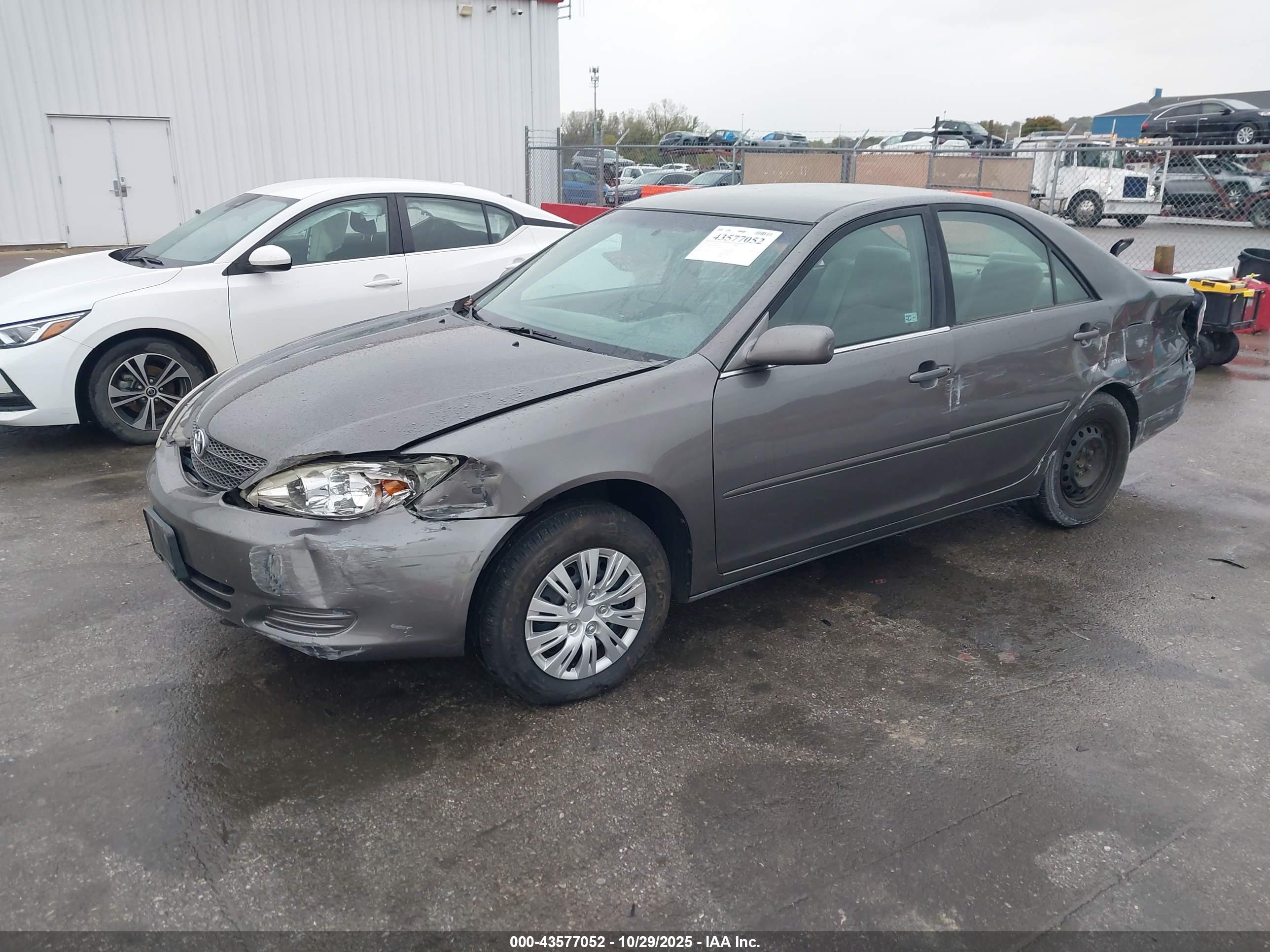 TOYOTA CAMRY image 2