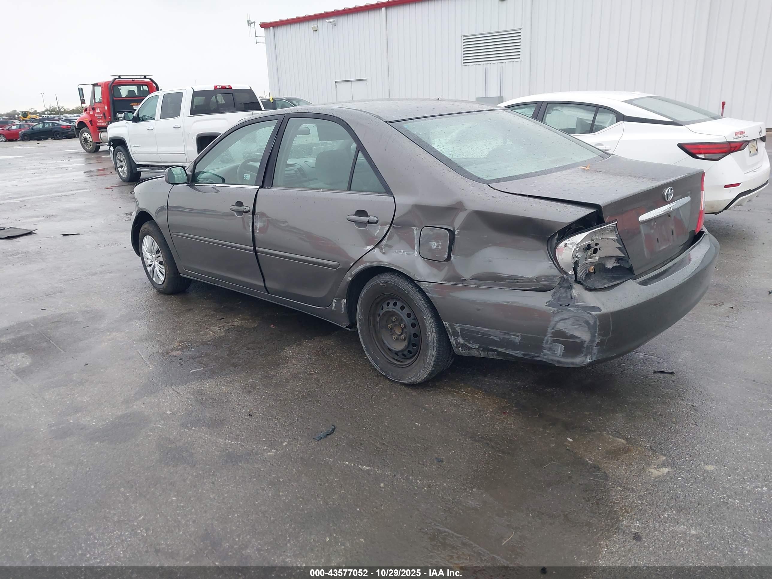 TOYOTA CAMRY image 3