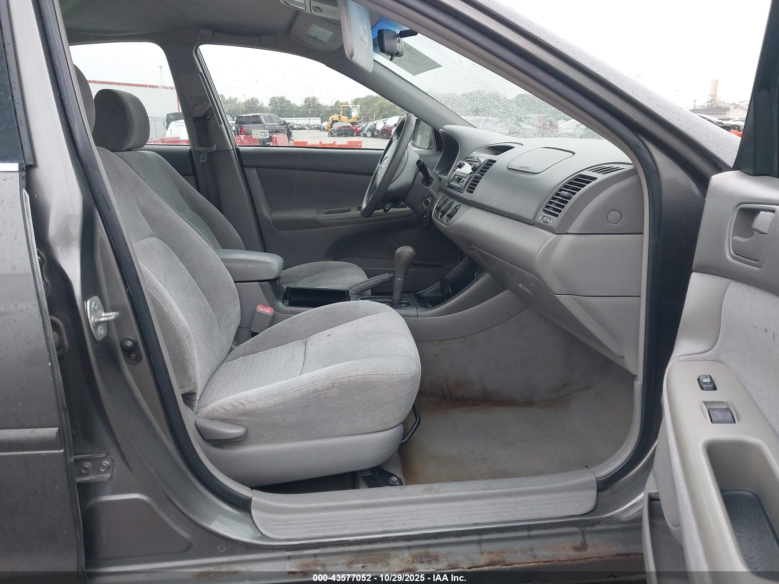 TOYOTA CAMRY image 5