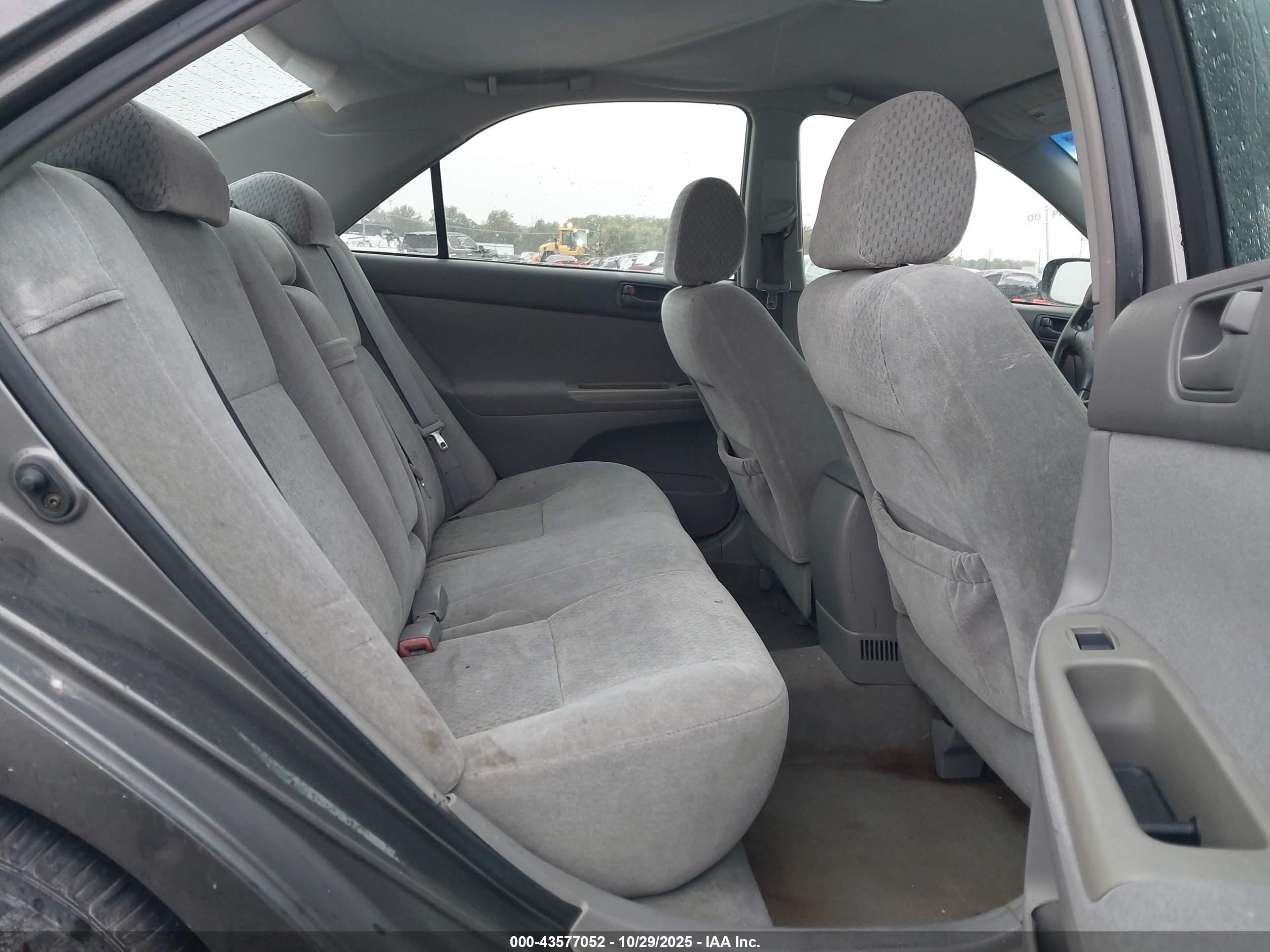 TOYOTA CAMRY image 8