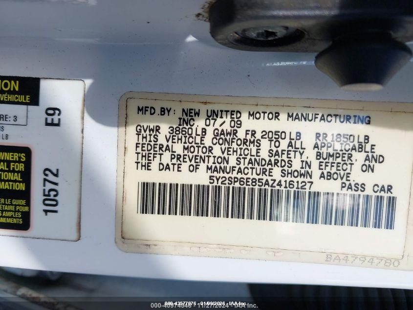 PONTIAC VIBE image 9