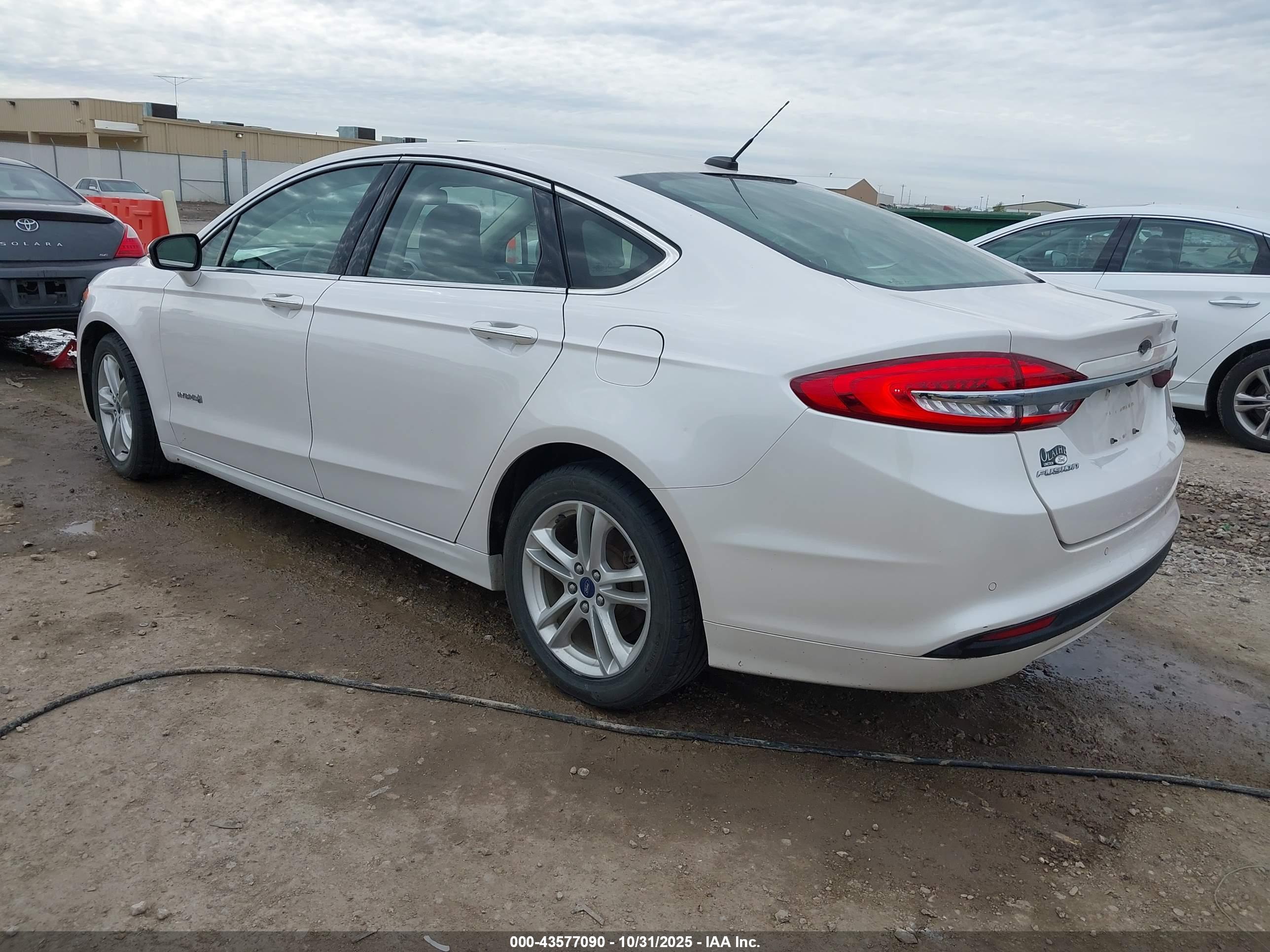 FORD FUSION image 3