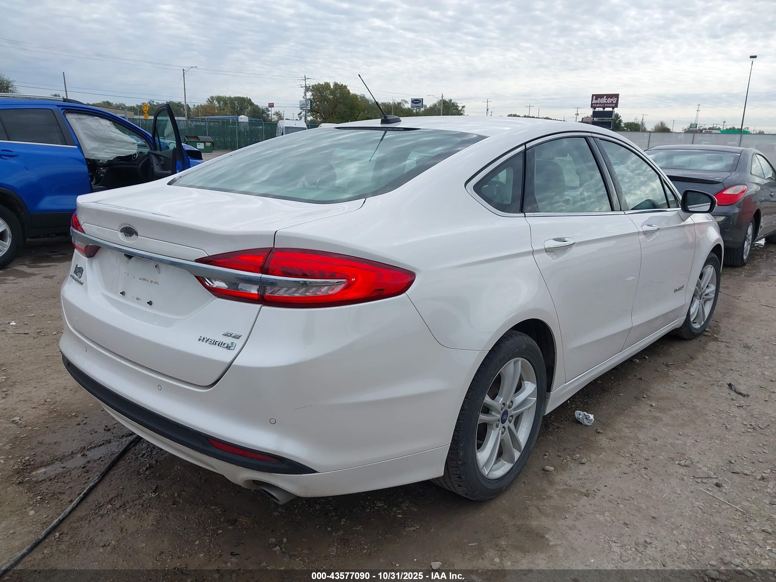 FORD FUSION image 4