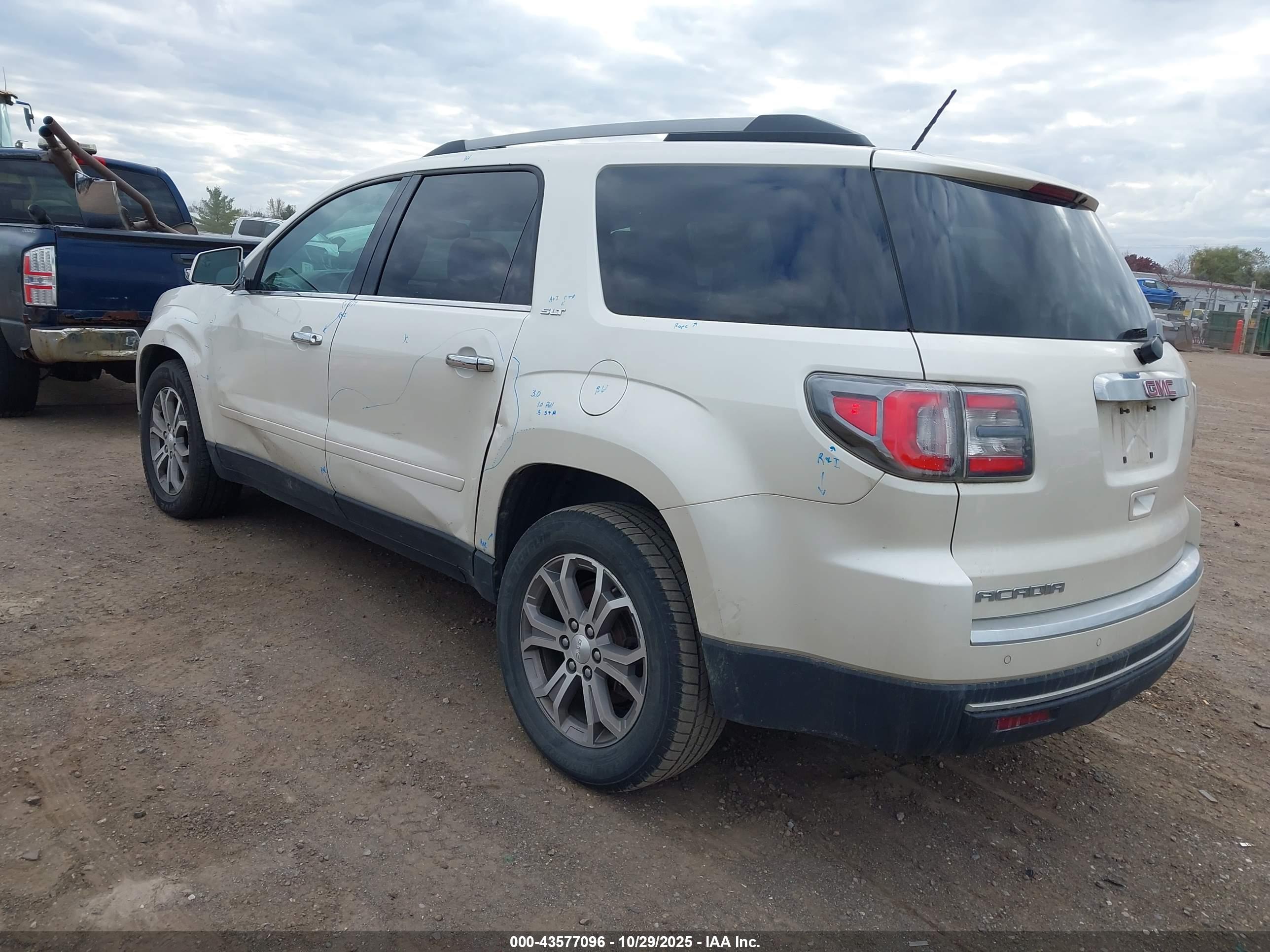 GMC ACADIA image 3