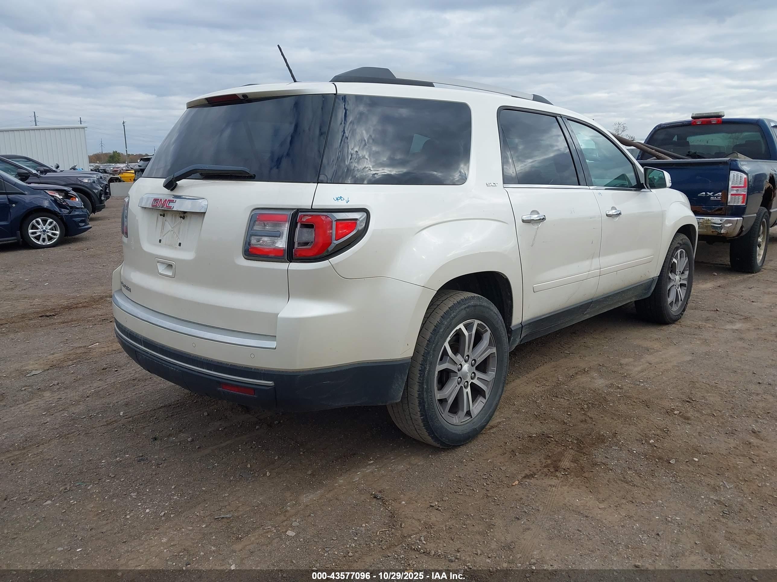 GMC ACADIA image 4