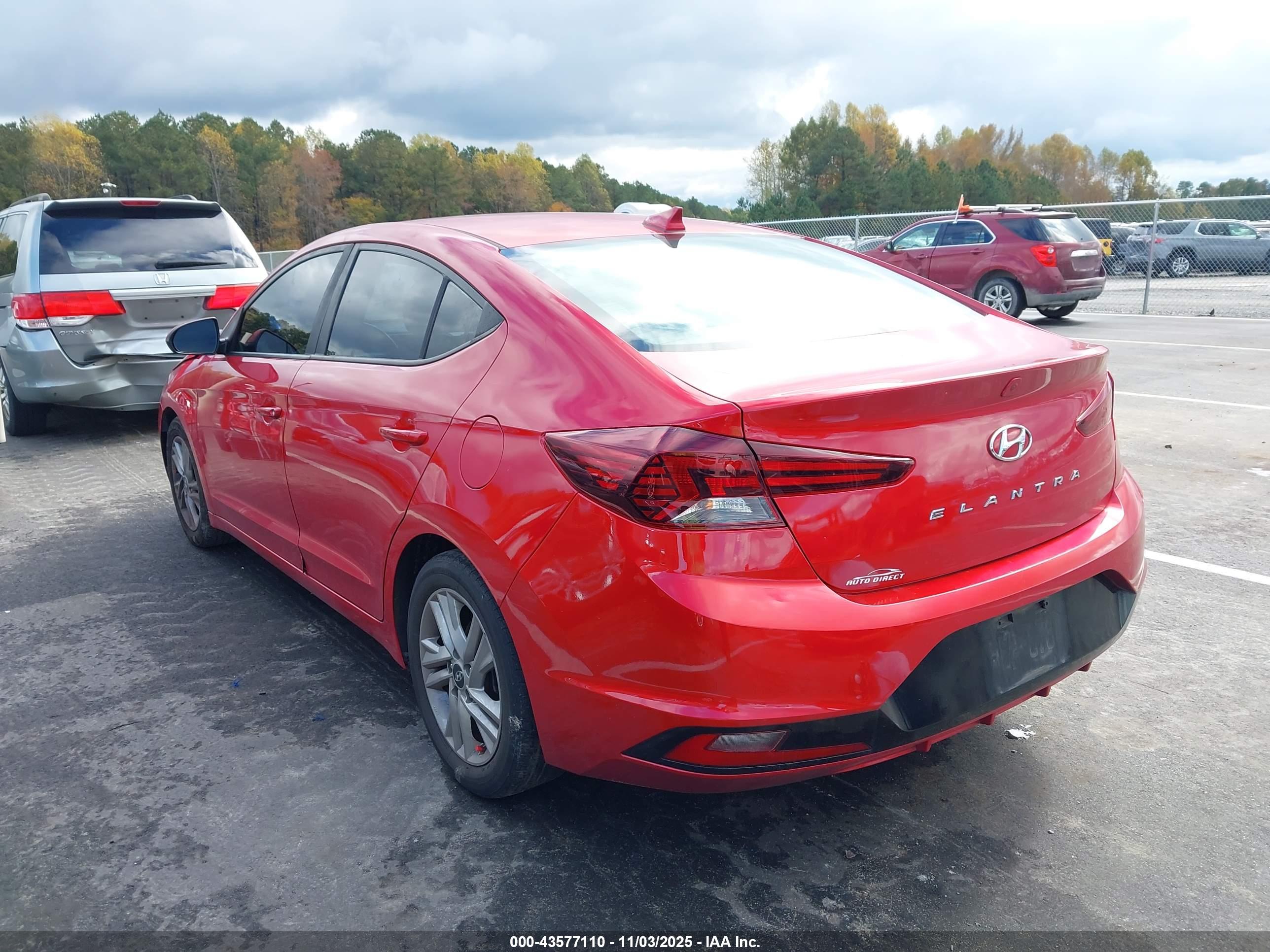 HYUNDAI ELANTRA image 3