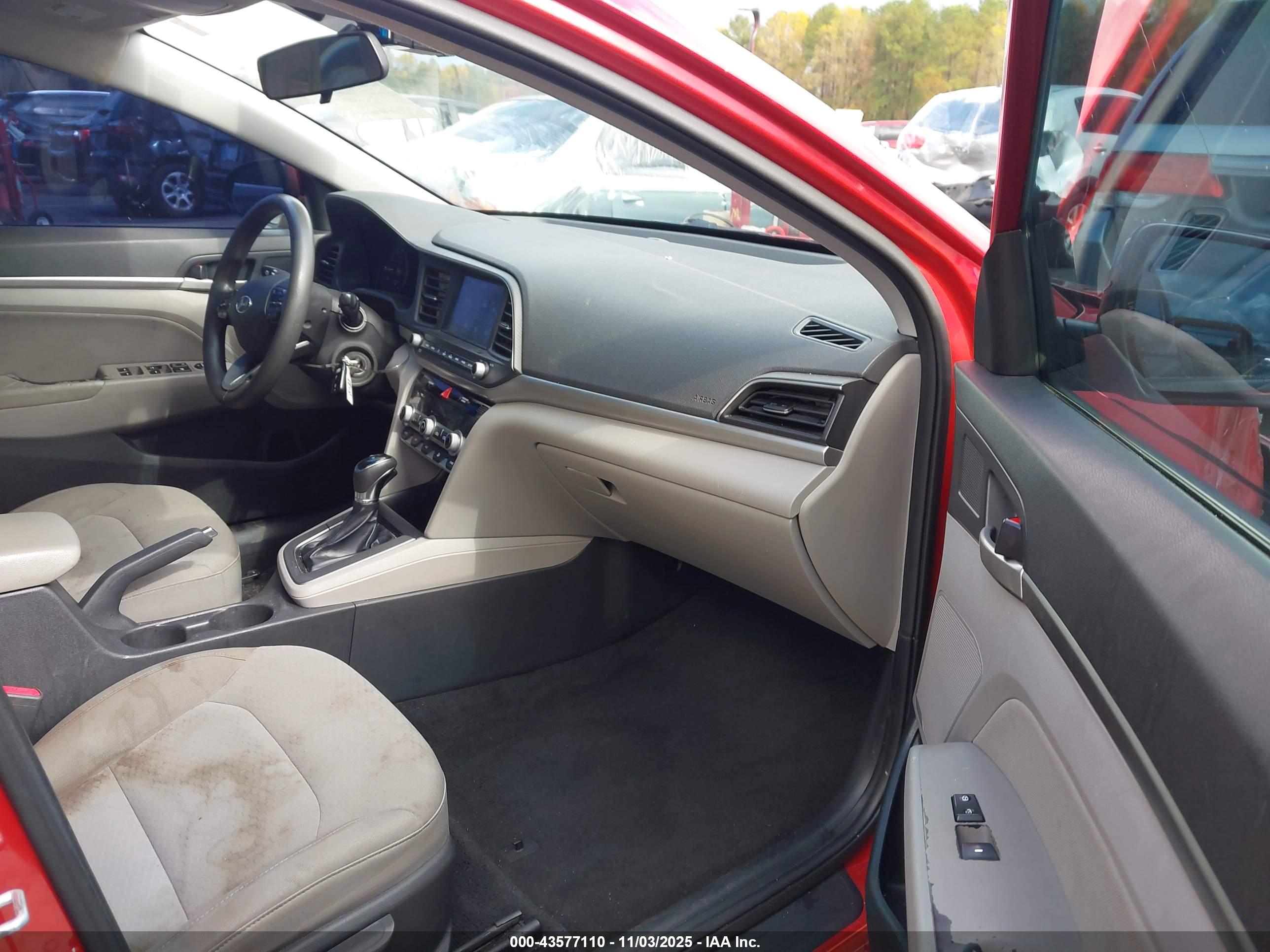 HYUNDAI ELANTRA image 5