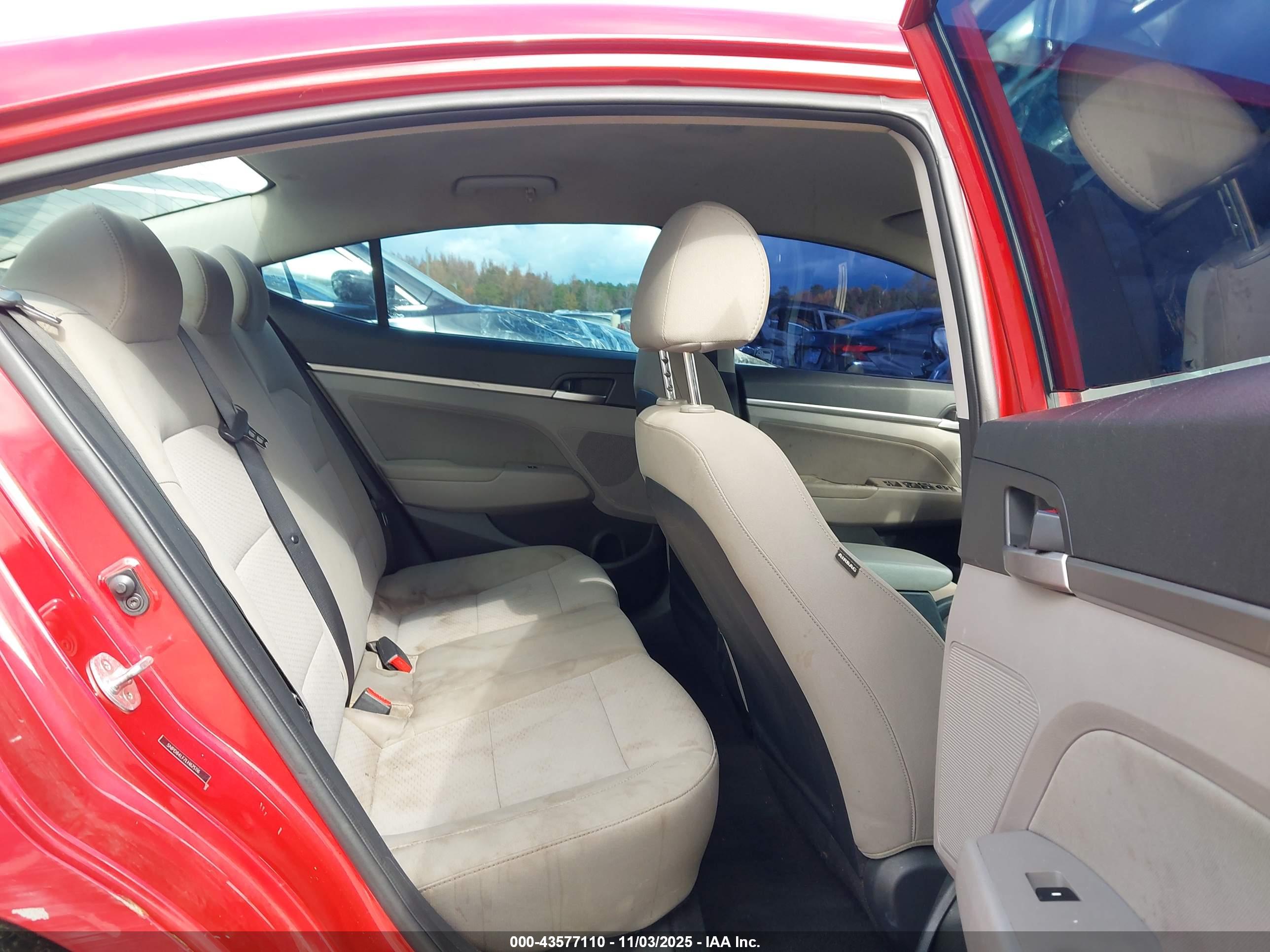HYUNDAI ELANTRA image 8