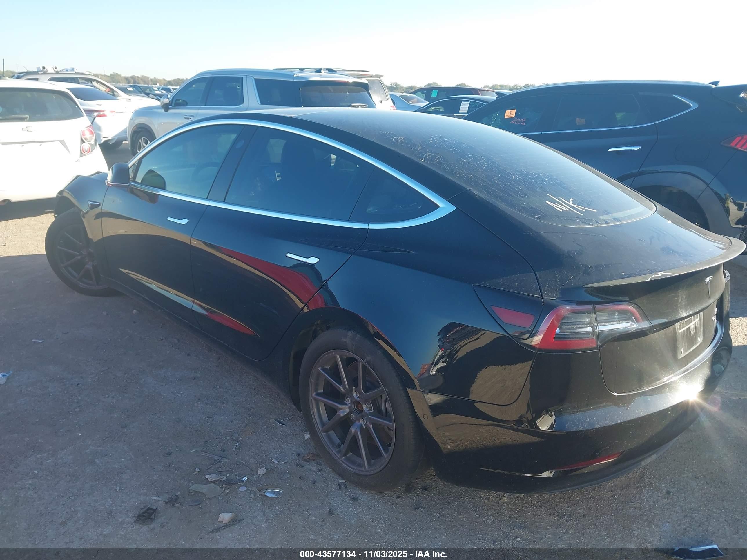 TESLA MODEL image 3