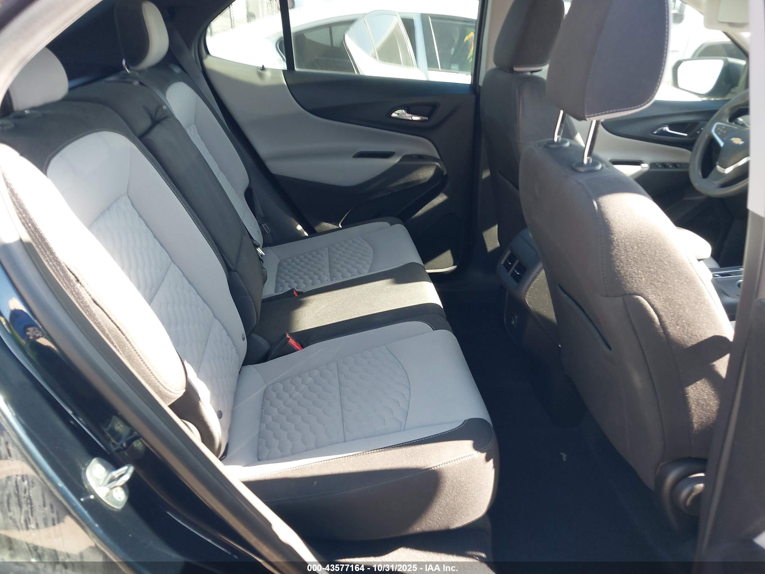 CHEVROLET EQUINOX image 8