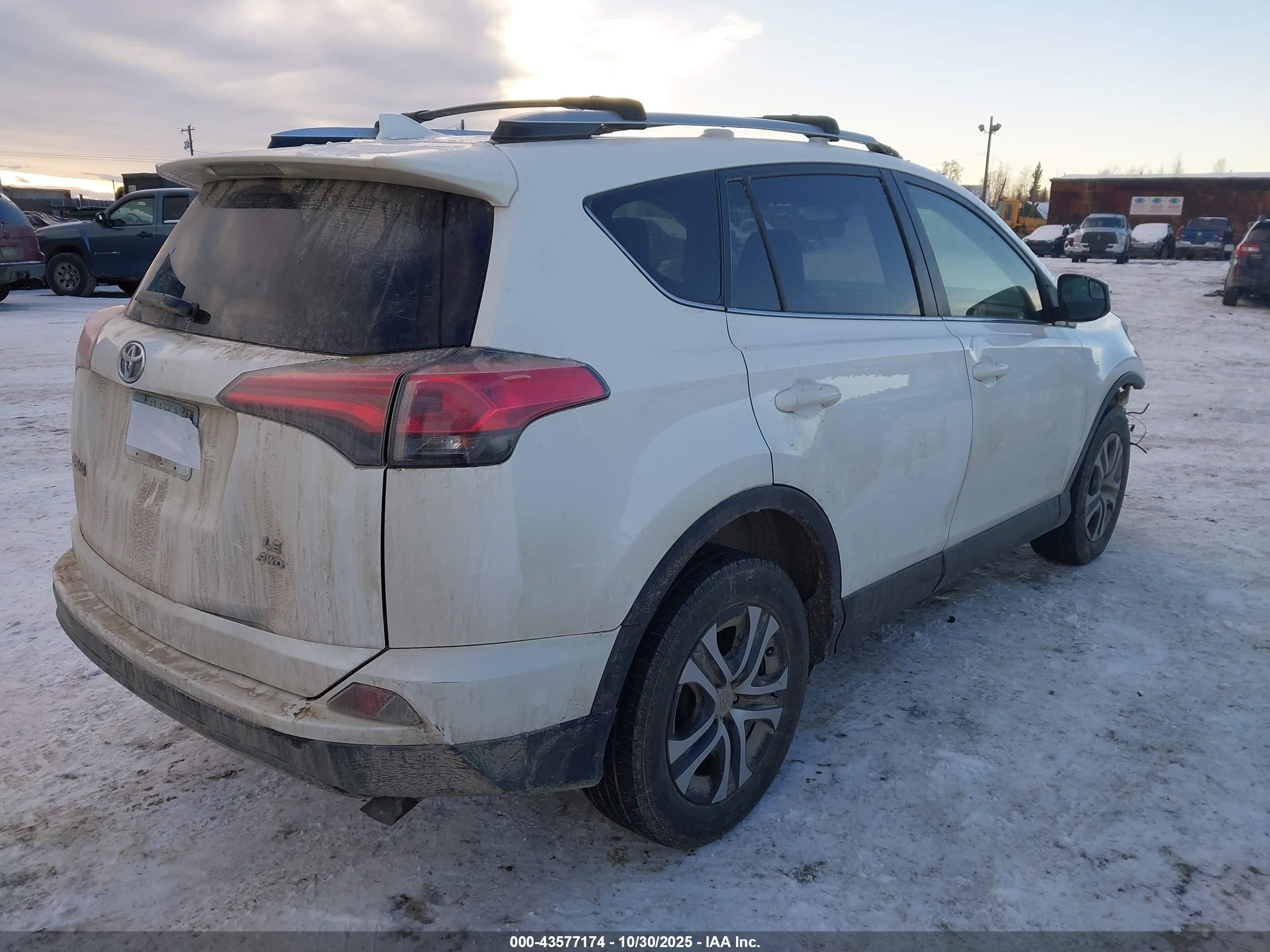 TOYOTA RAV4 image 4