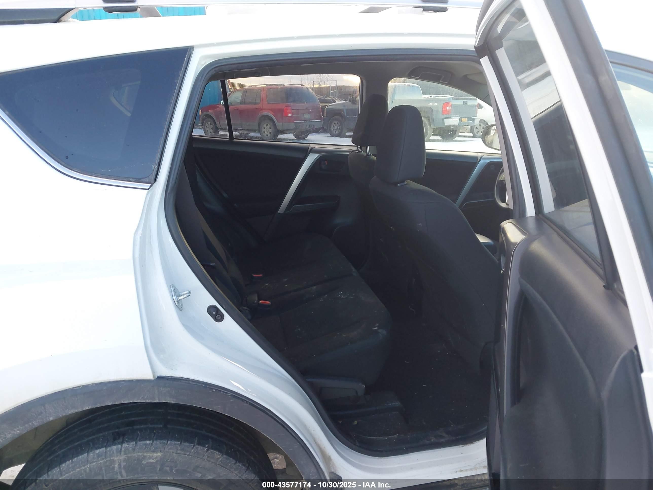 TOYOTA RAV4 image 8