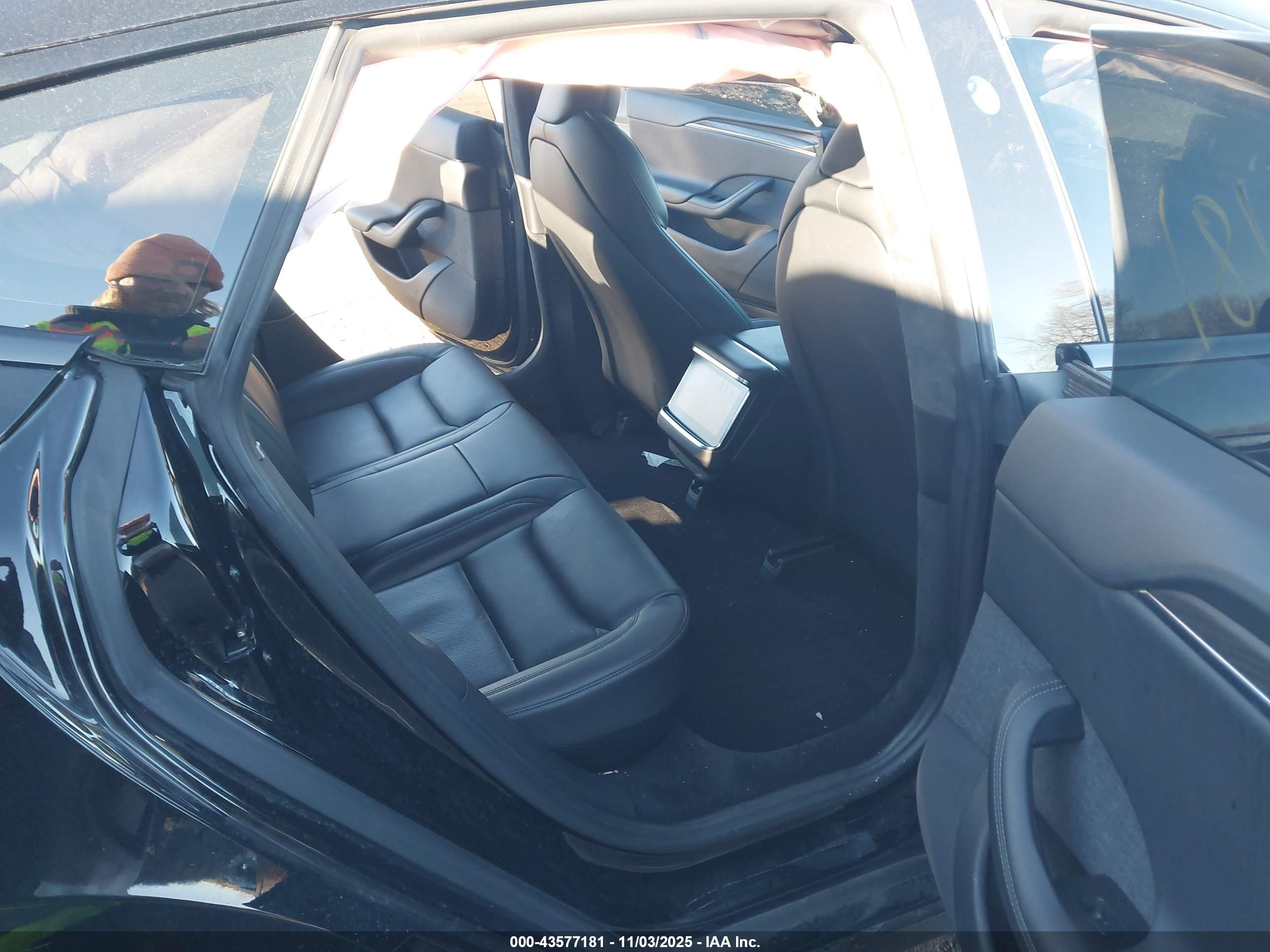 TESLA MODEL image 8