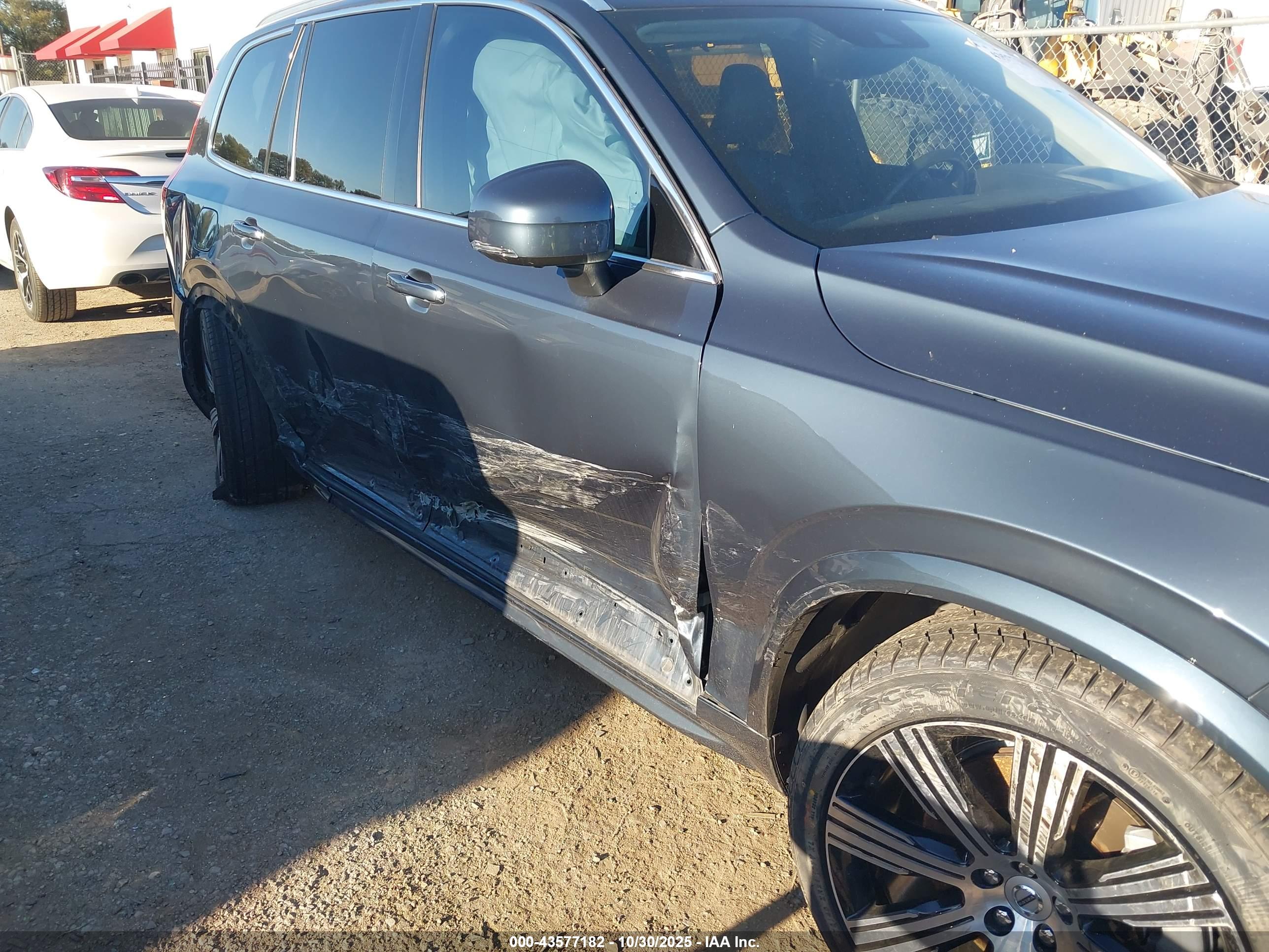 VOLVO XC90 image 6