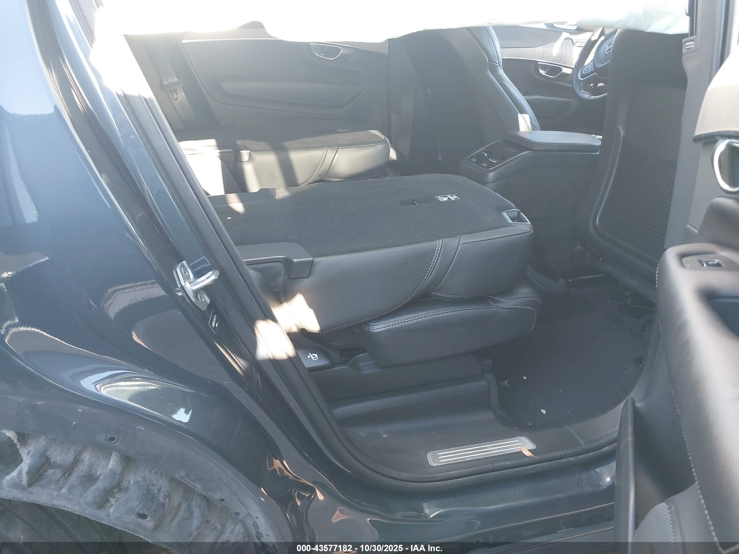 VOLVO XC90 image 8
