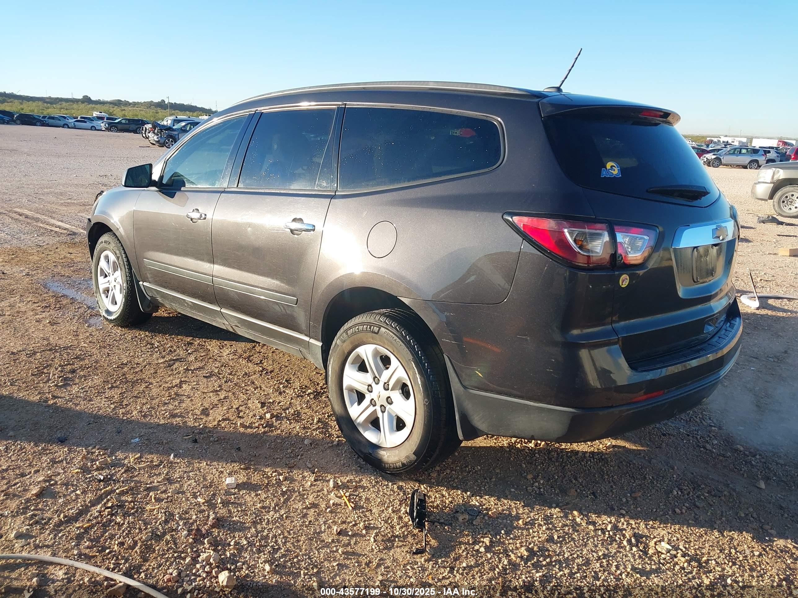 CHEVROLET TRAVERSE image 3