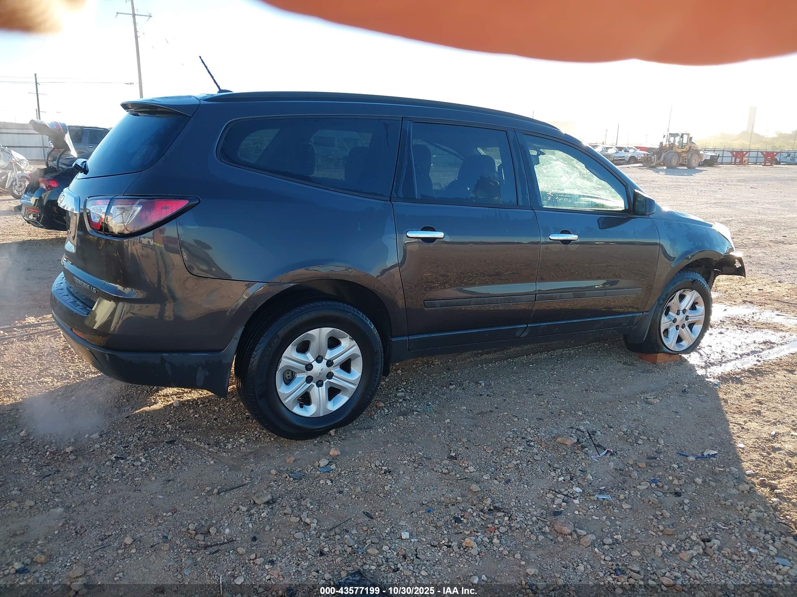 CHEVROLET TRAVERSE image 4