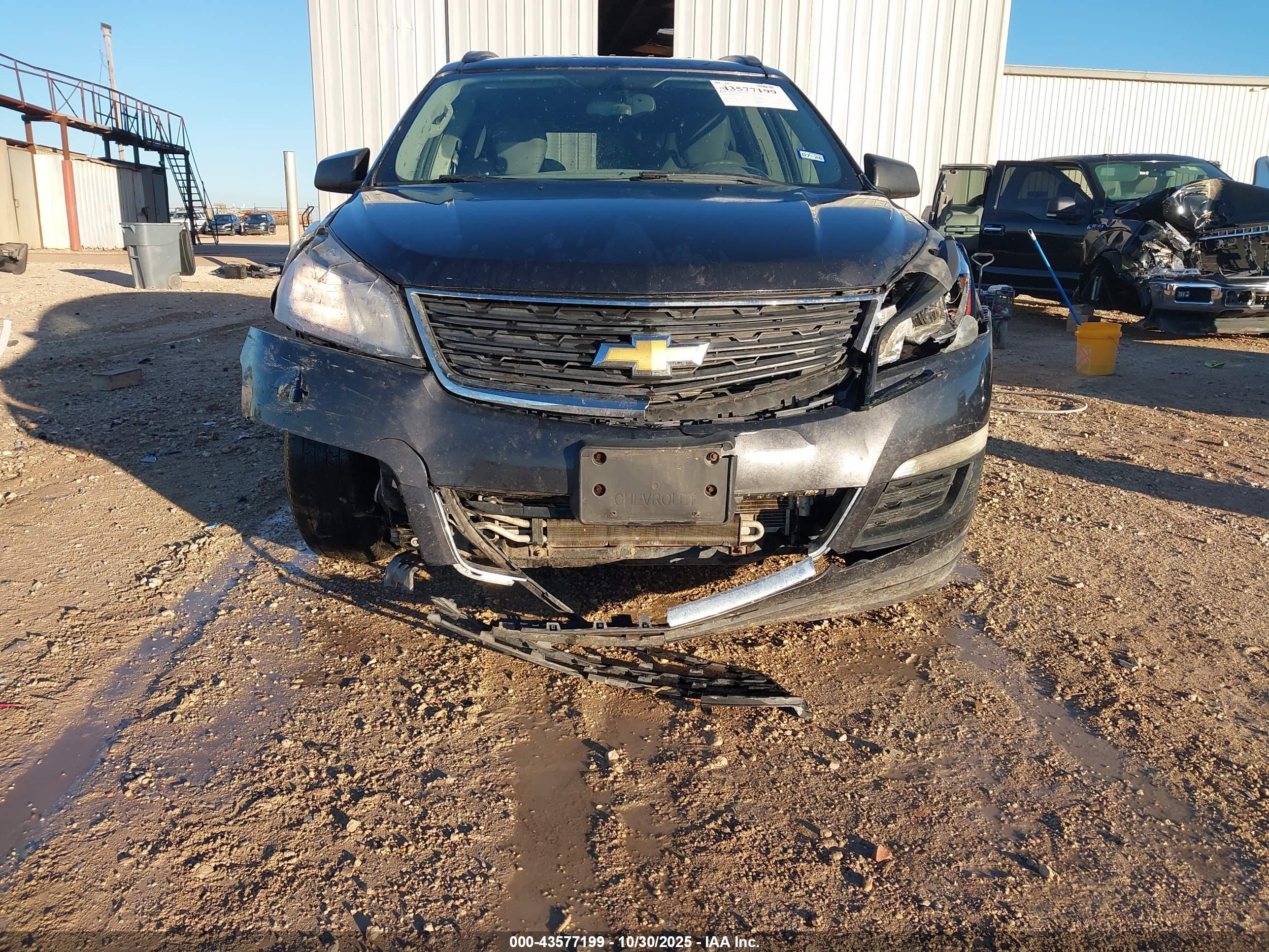 CHEVROLET TRAVERSE image 6
