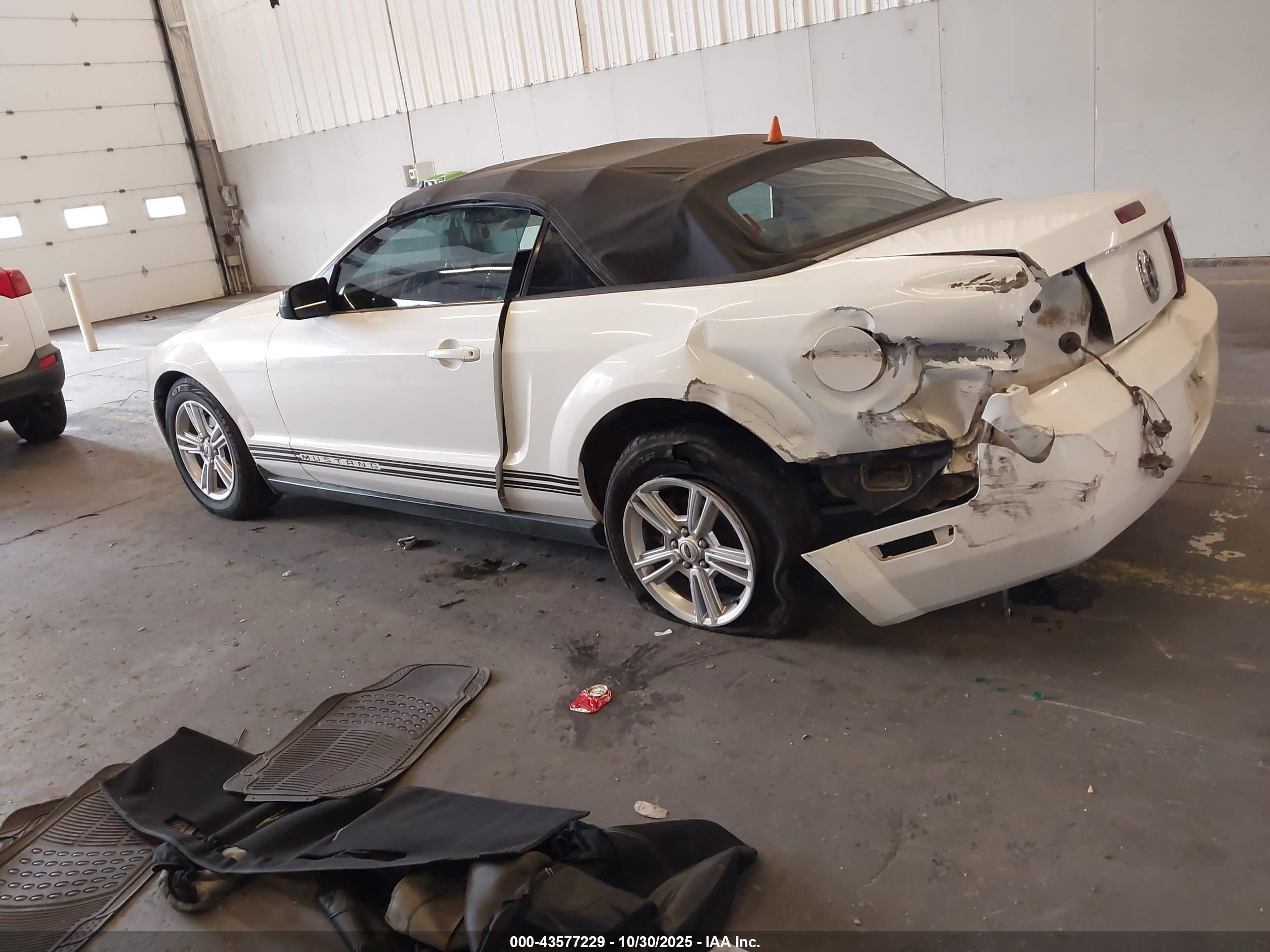 FORD MUSTANG image 3