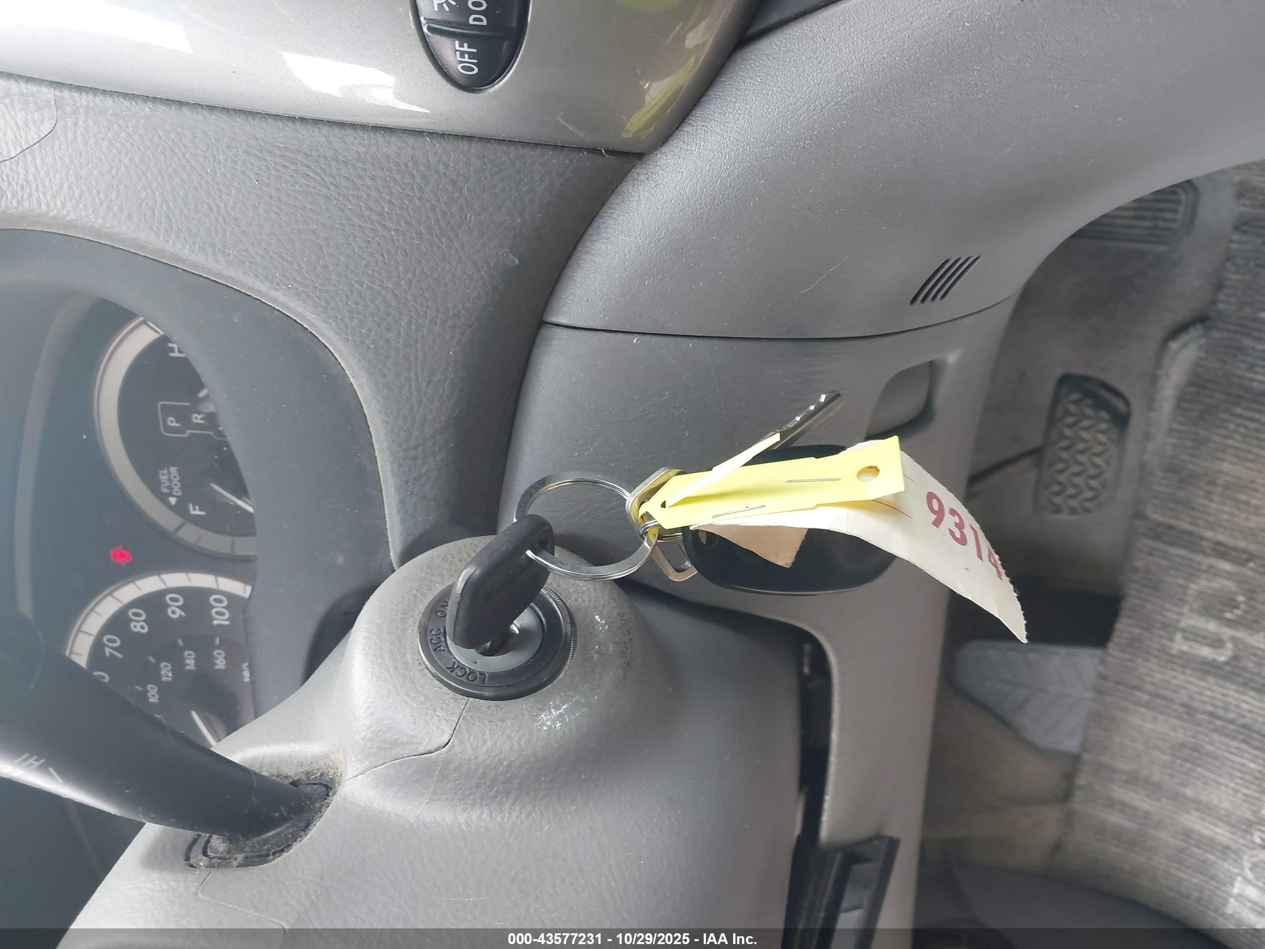 TOYOTA SIENNA image 11