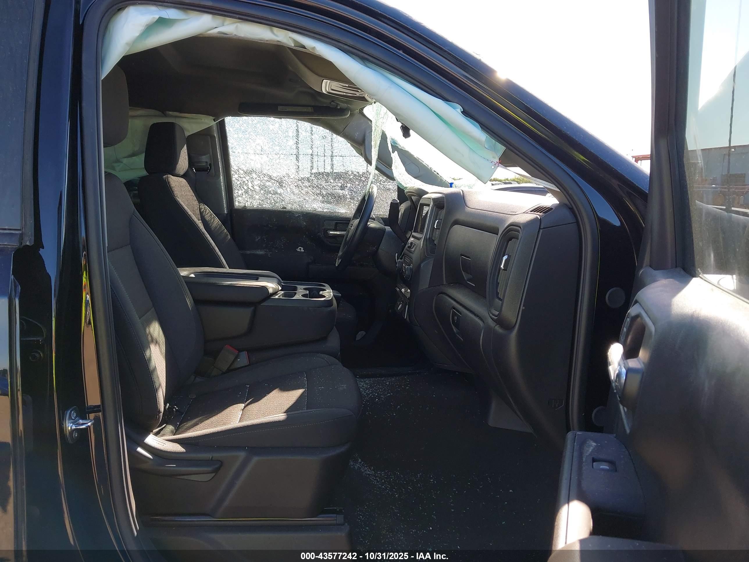 CHEVROLET SILVERADO image 5