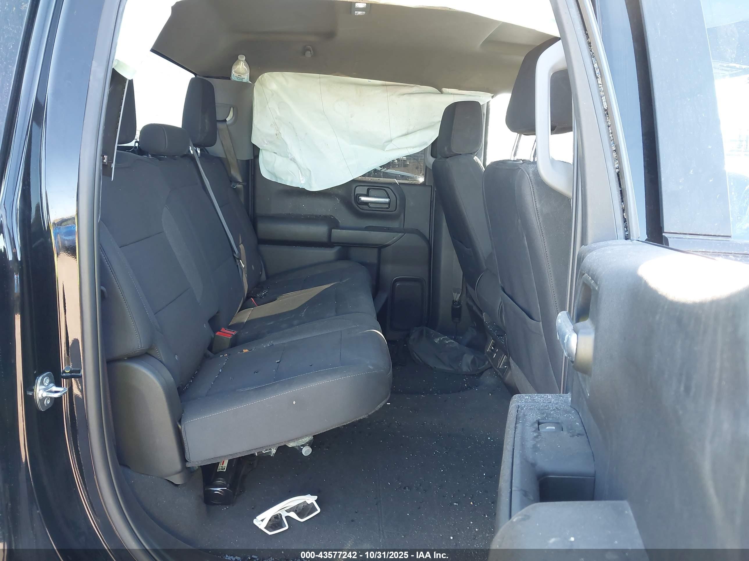 CHEVROLET SILVERADO image 8