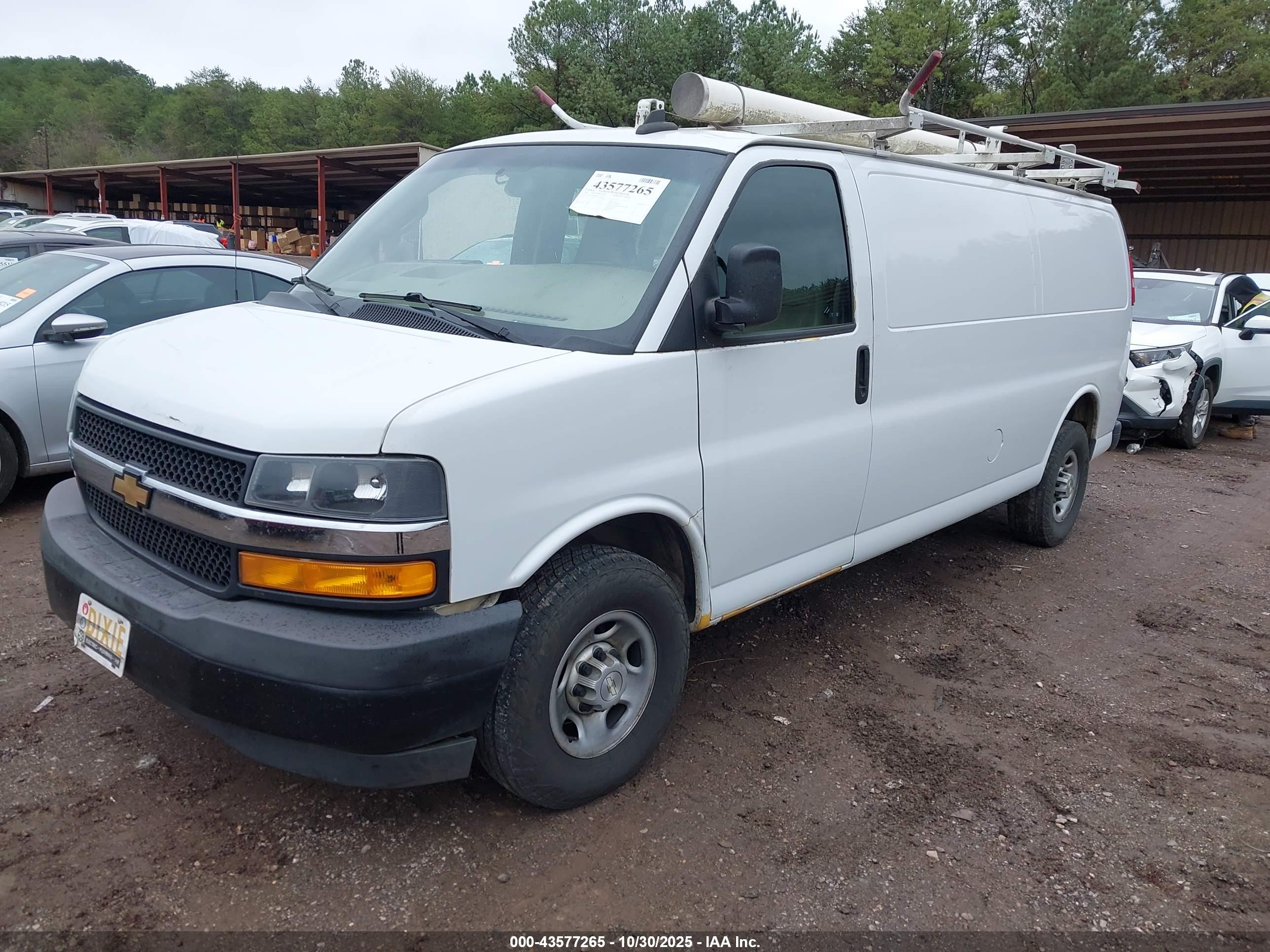 CHEVROLET EXPRESS image 2