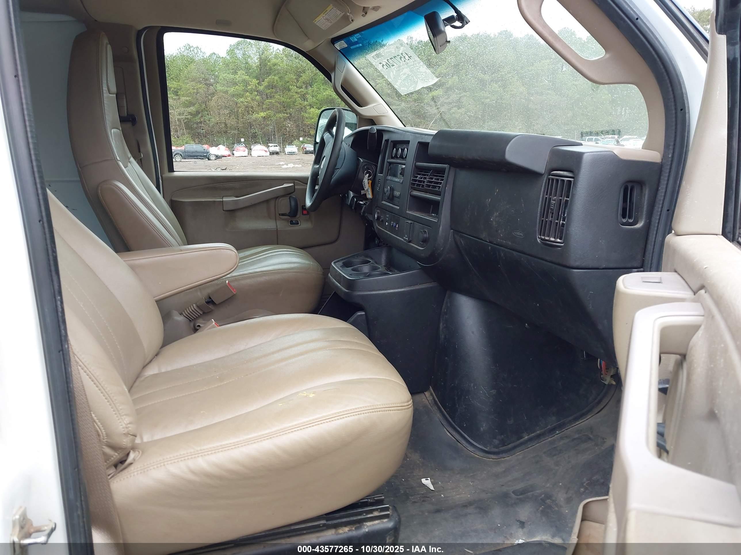 CHEVROLET EXPRESS image 5