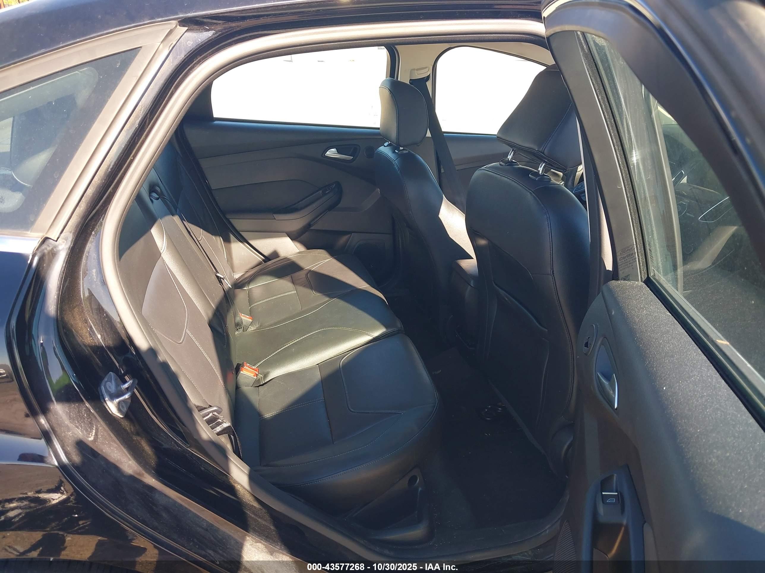 FORD FOCUS image 8