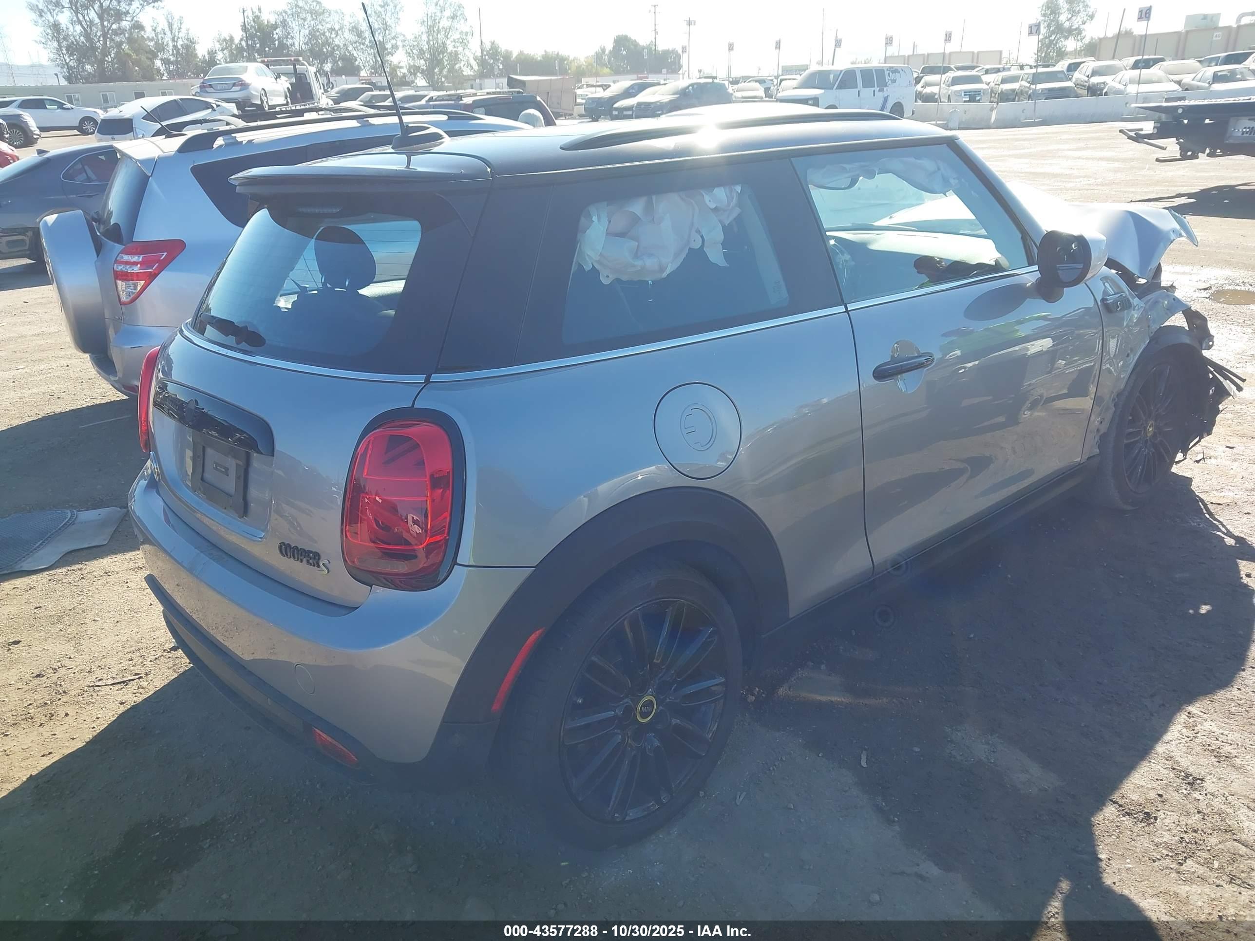 MINI SE image 4