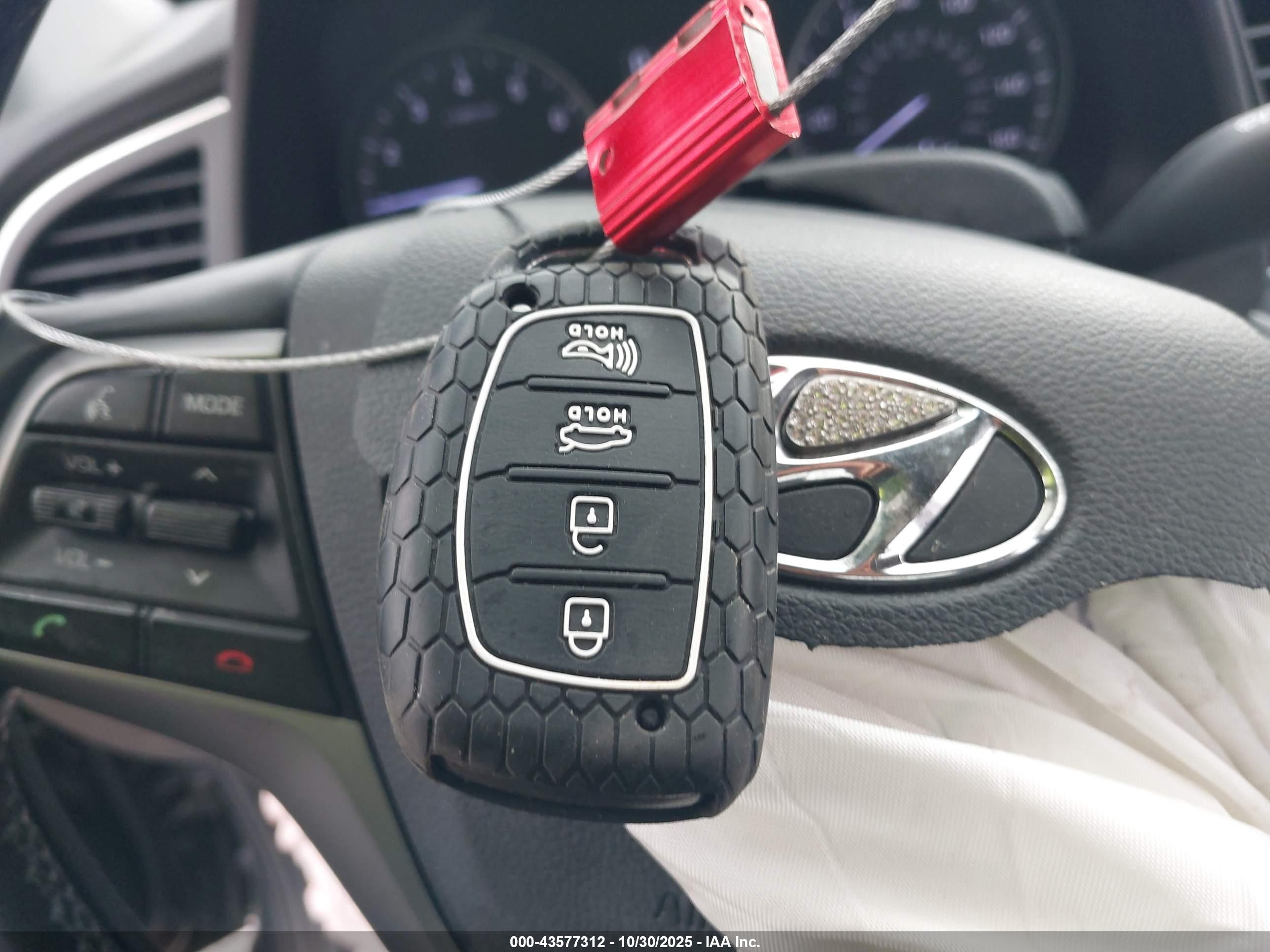 HYUNDAI ELANTRA image 11