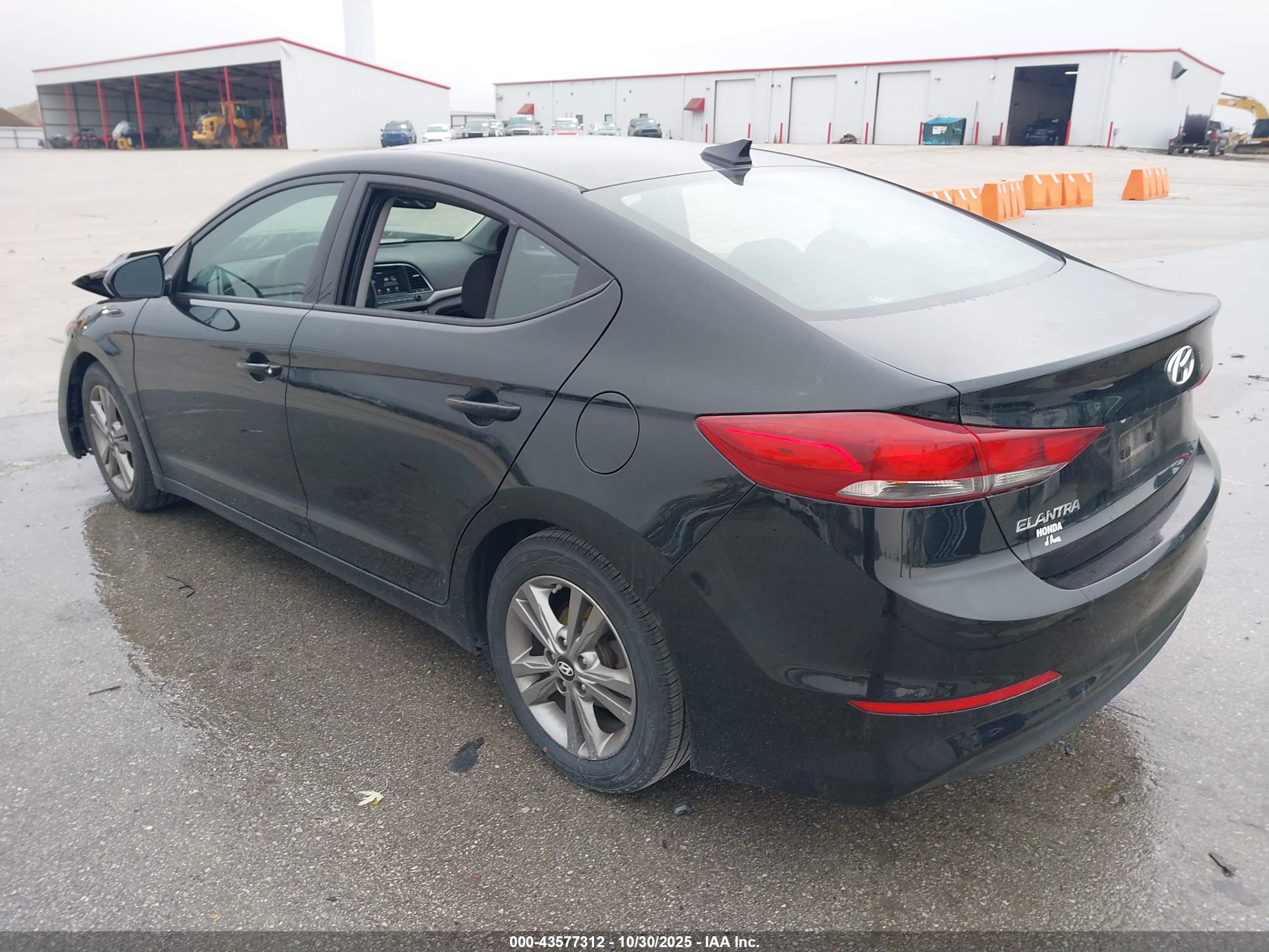 HYUNDAI ELANTRA image 3