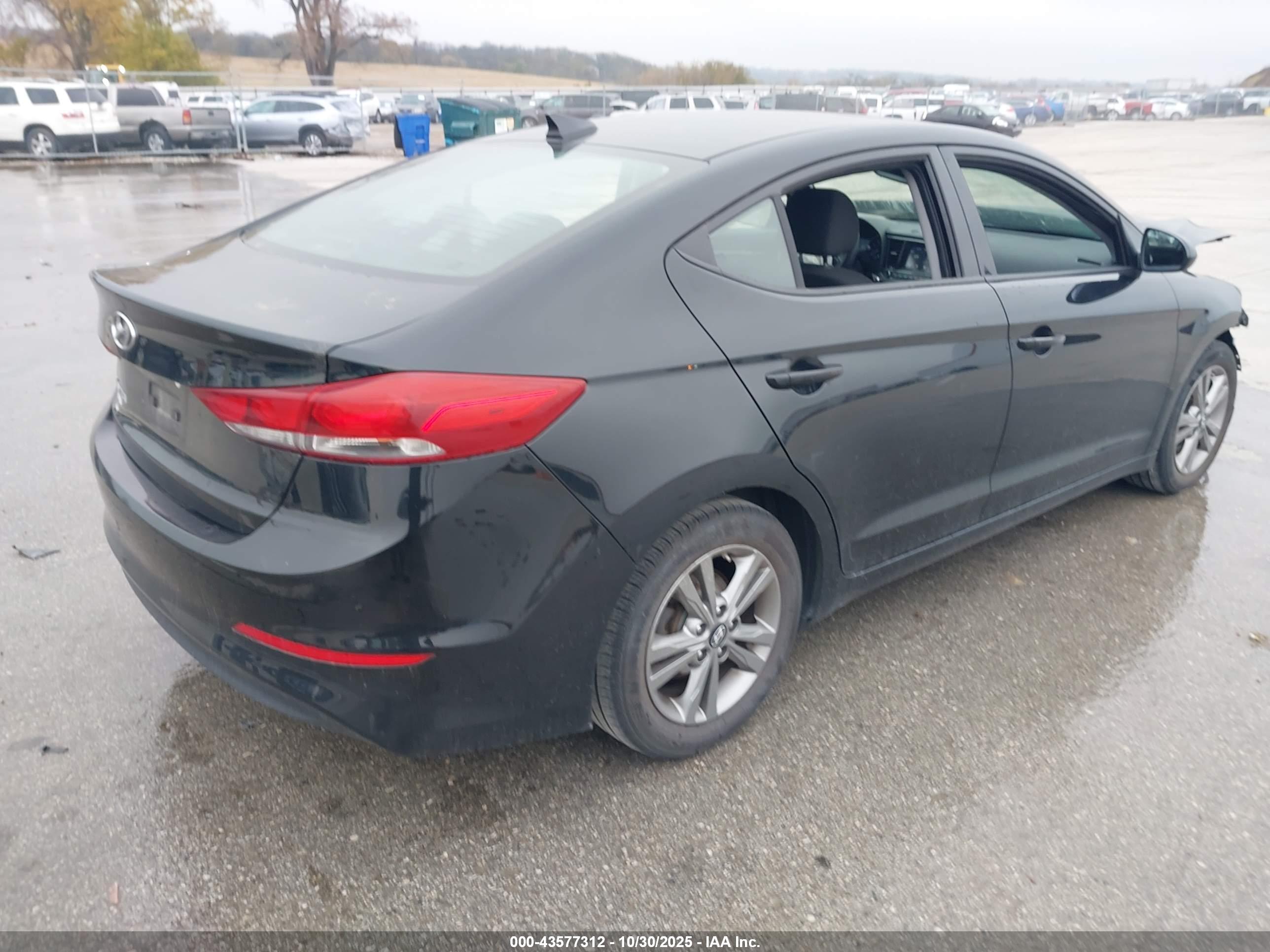 HYUNDAI ELANTRA image 4