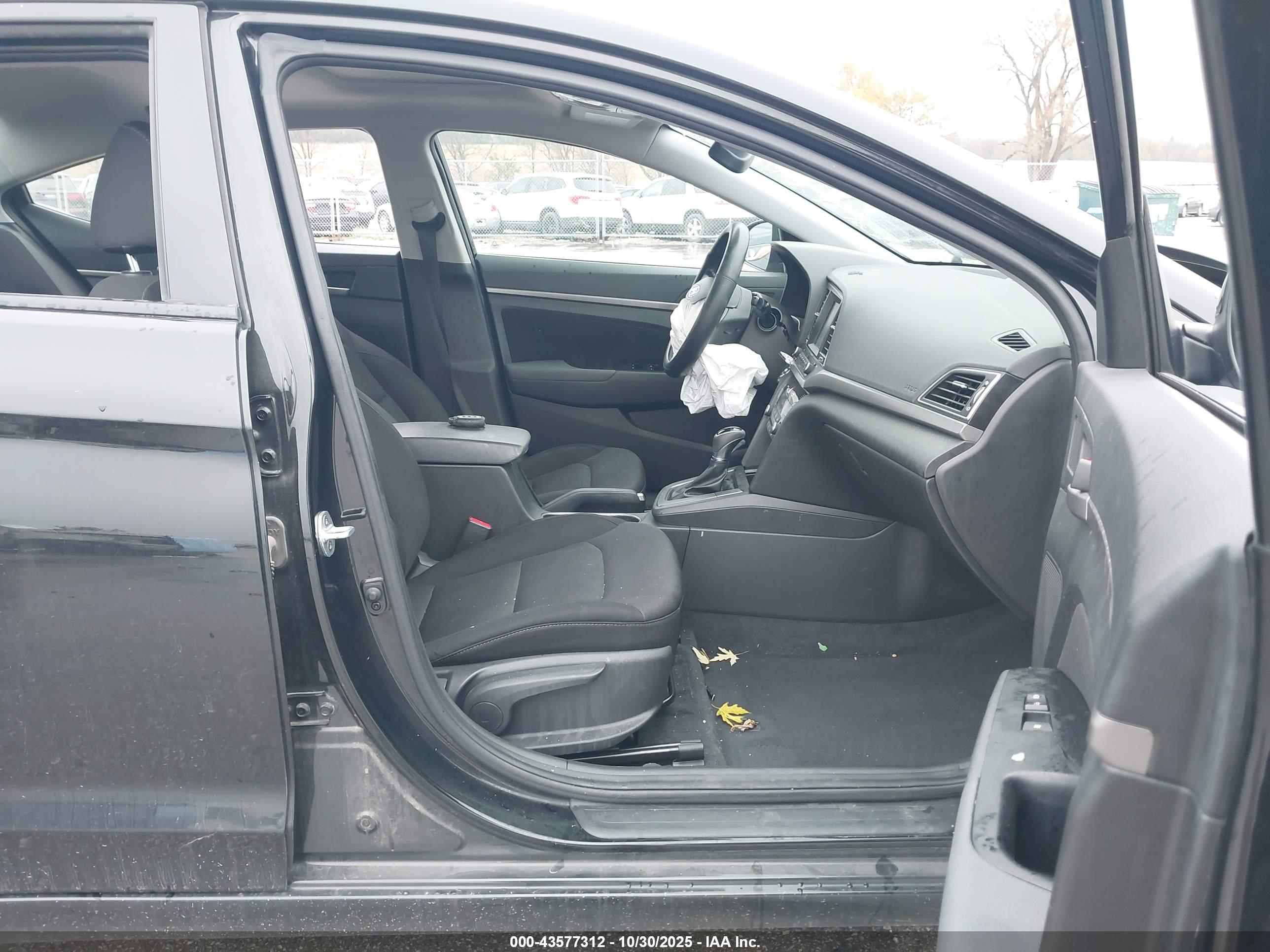 HYUNDAI ELANTRA image 5