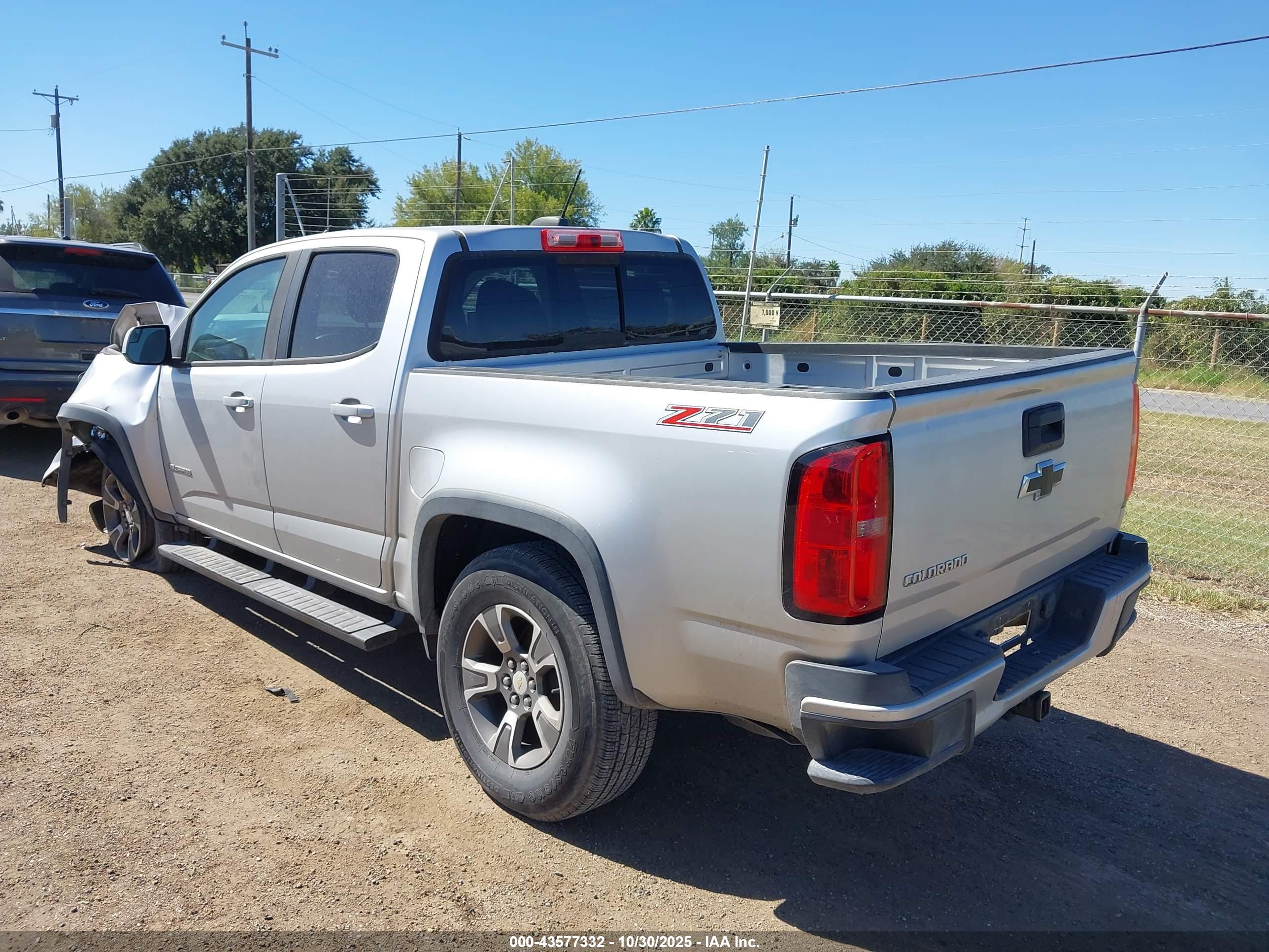 CHEVROLET COLORADO image 3