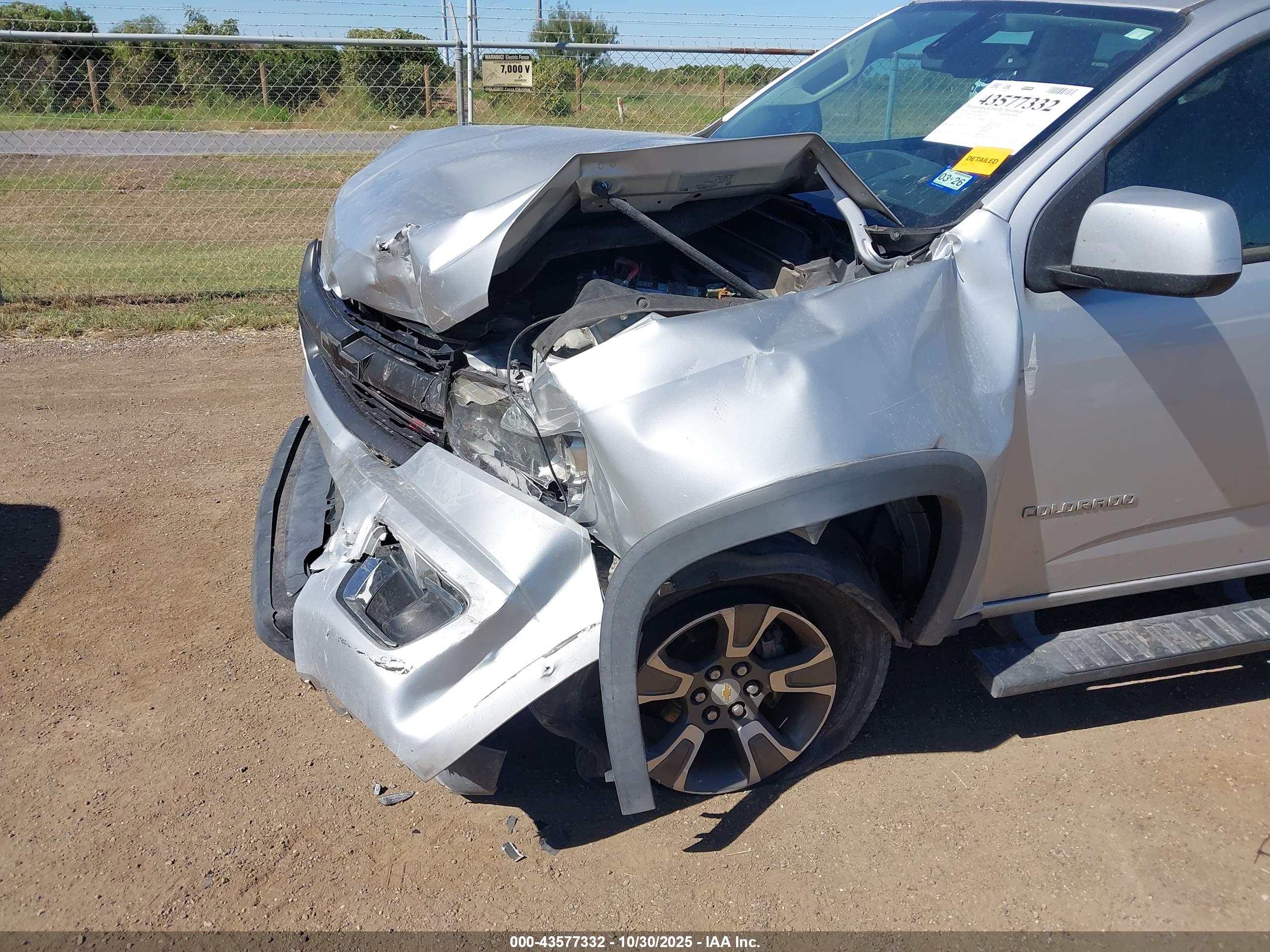 CHEVROLET COLORADO image 6