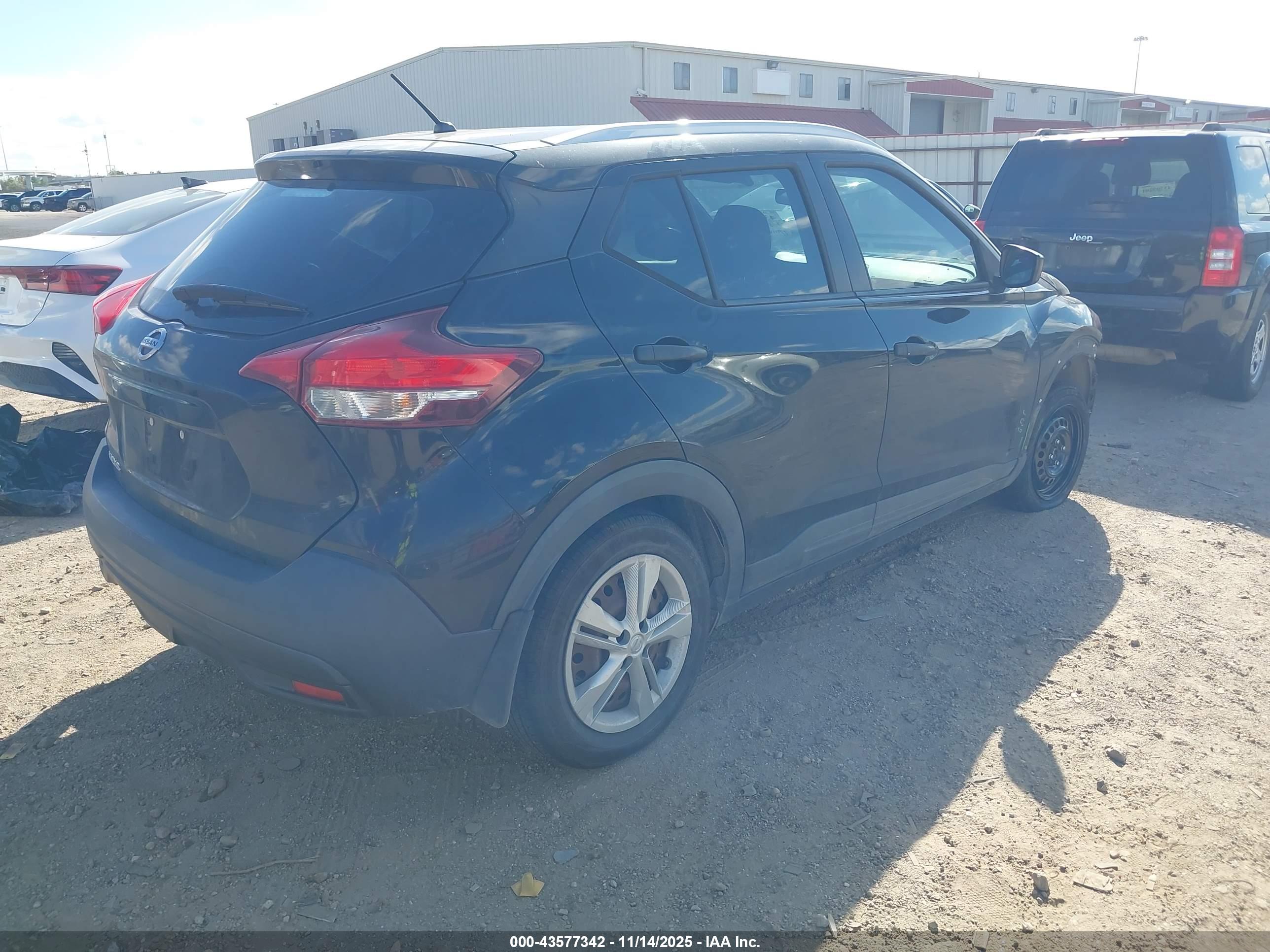 NISSAN KICKS image 4