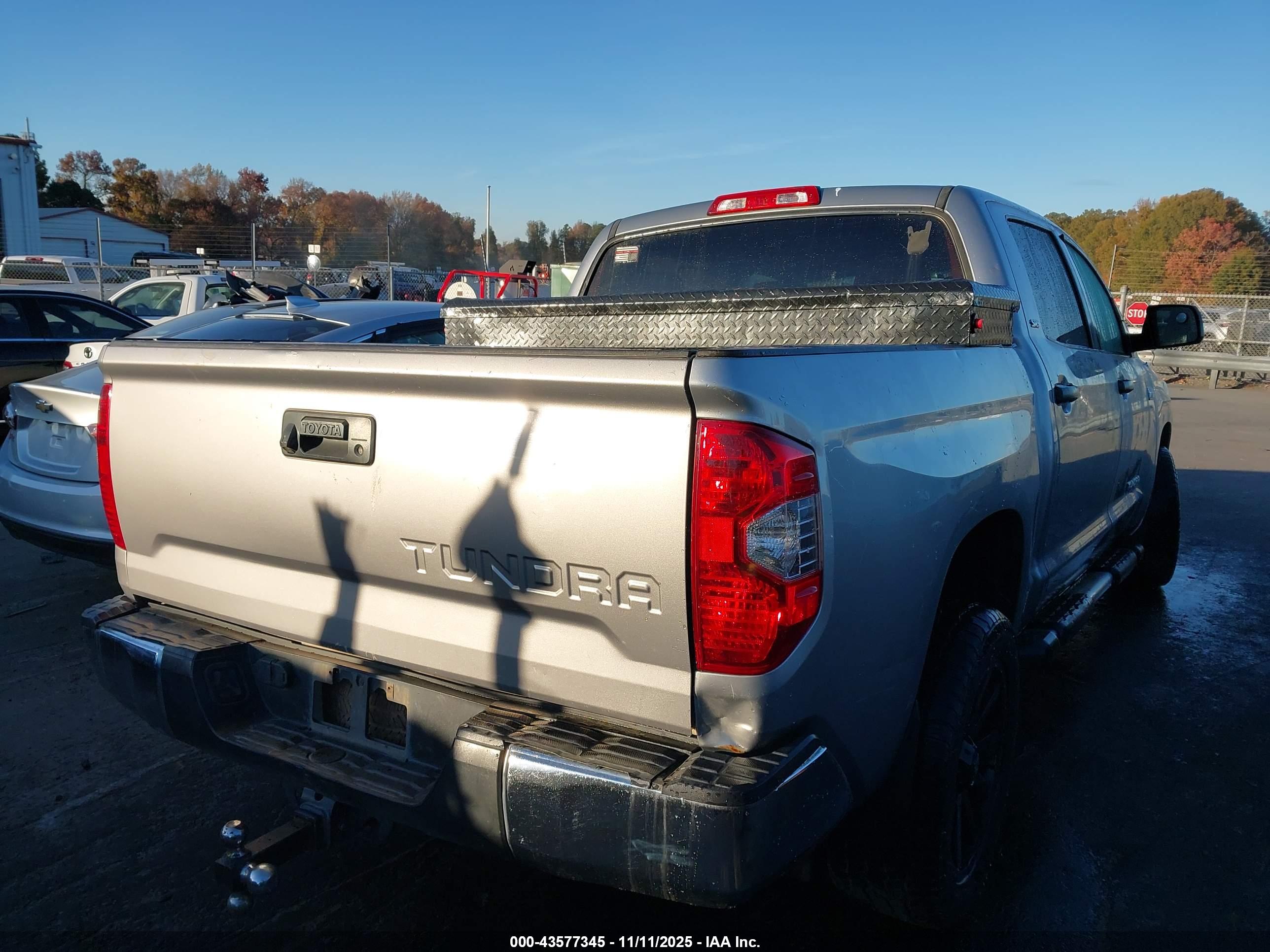 TOYOTA TUNDRA image 4
