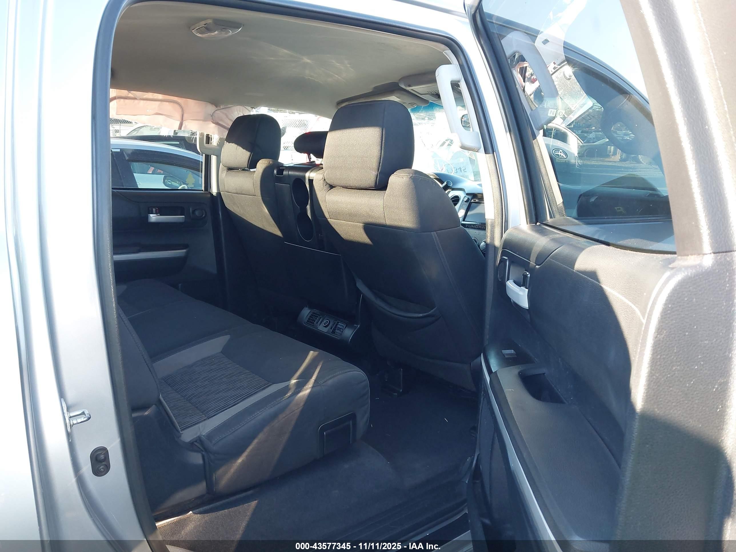 TOYOTA TUNDRA image 8