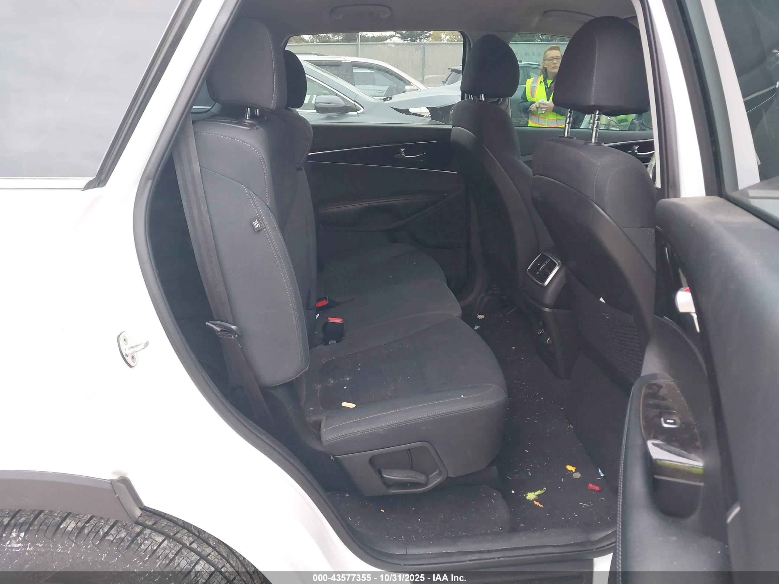 KIA SORENTO image 8