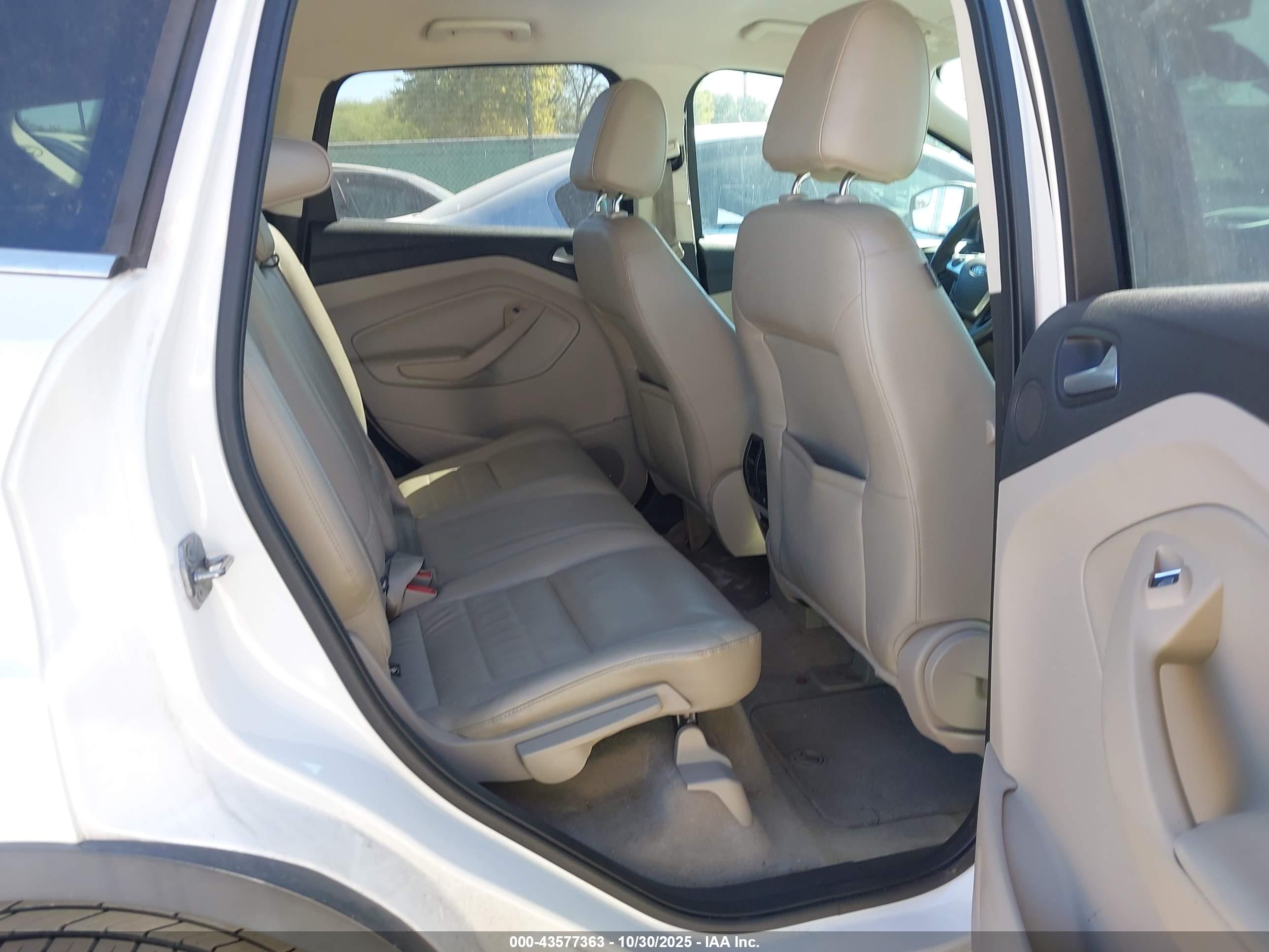 FORD ESCAPE image 8
