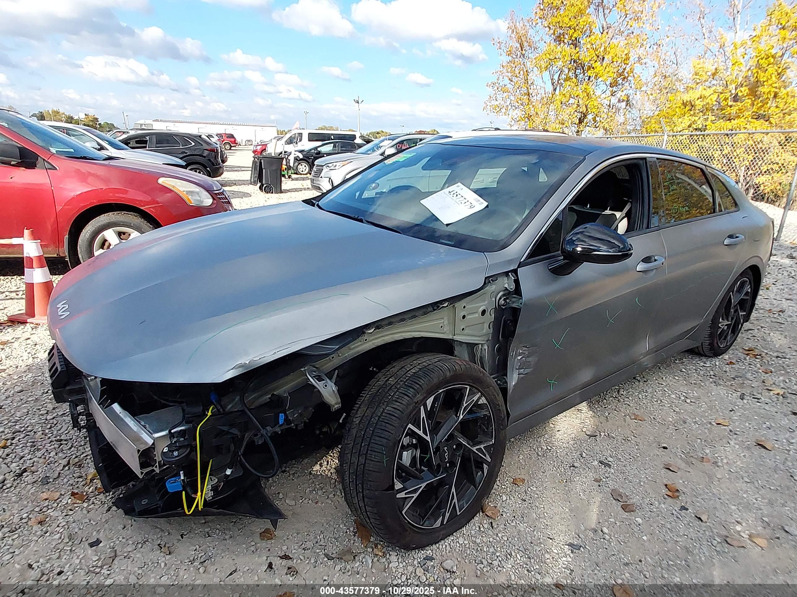 KIA K5 image 2