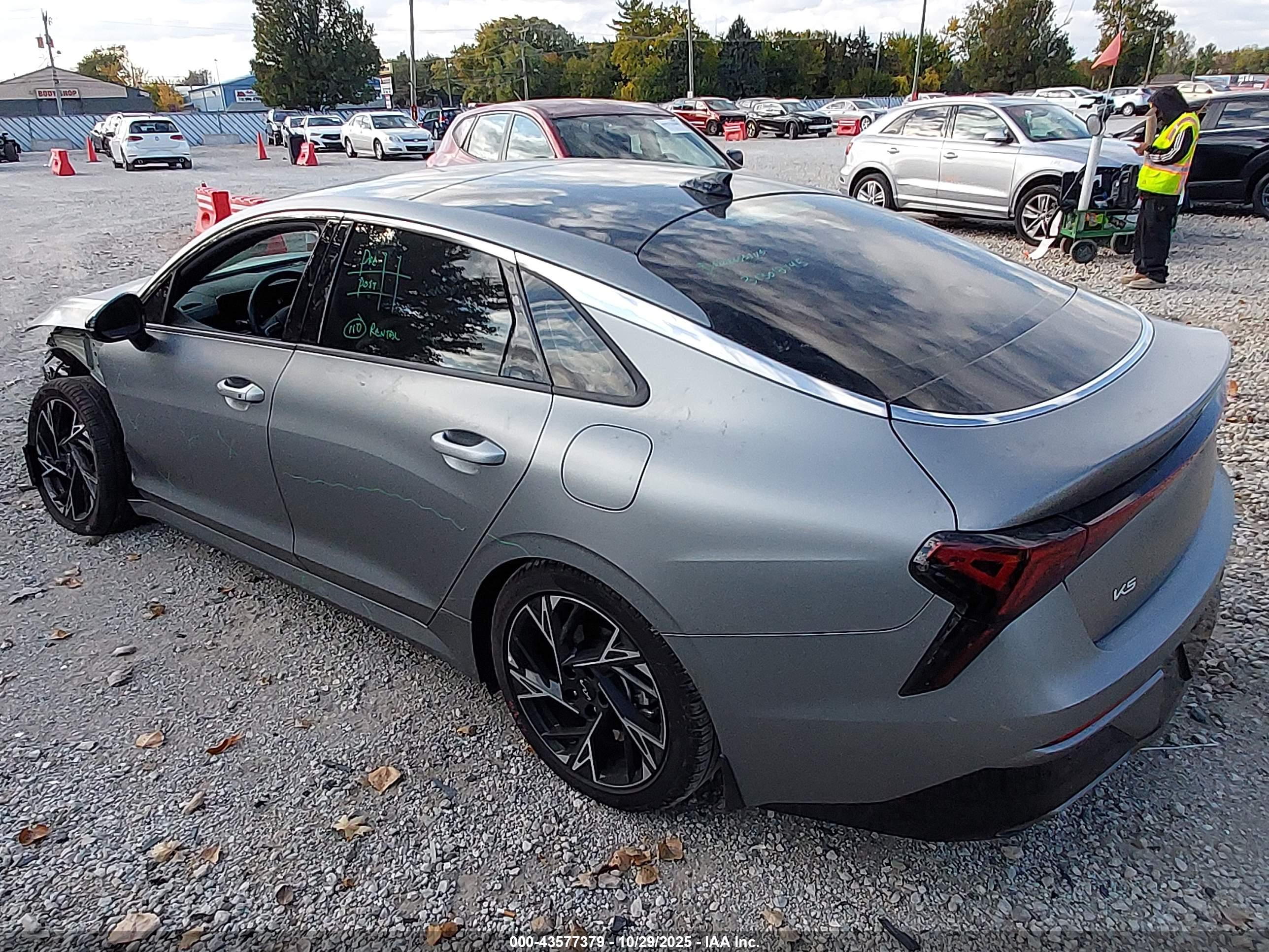 KIA K5 image 3