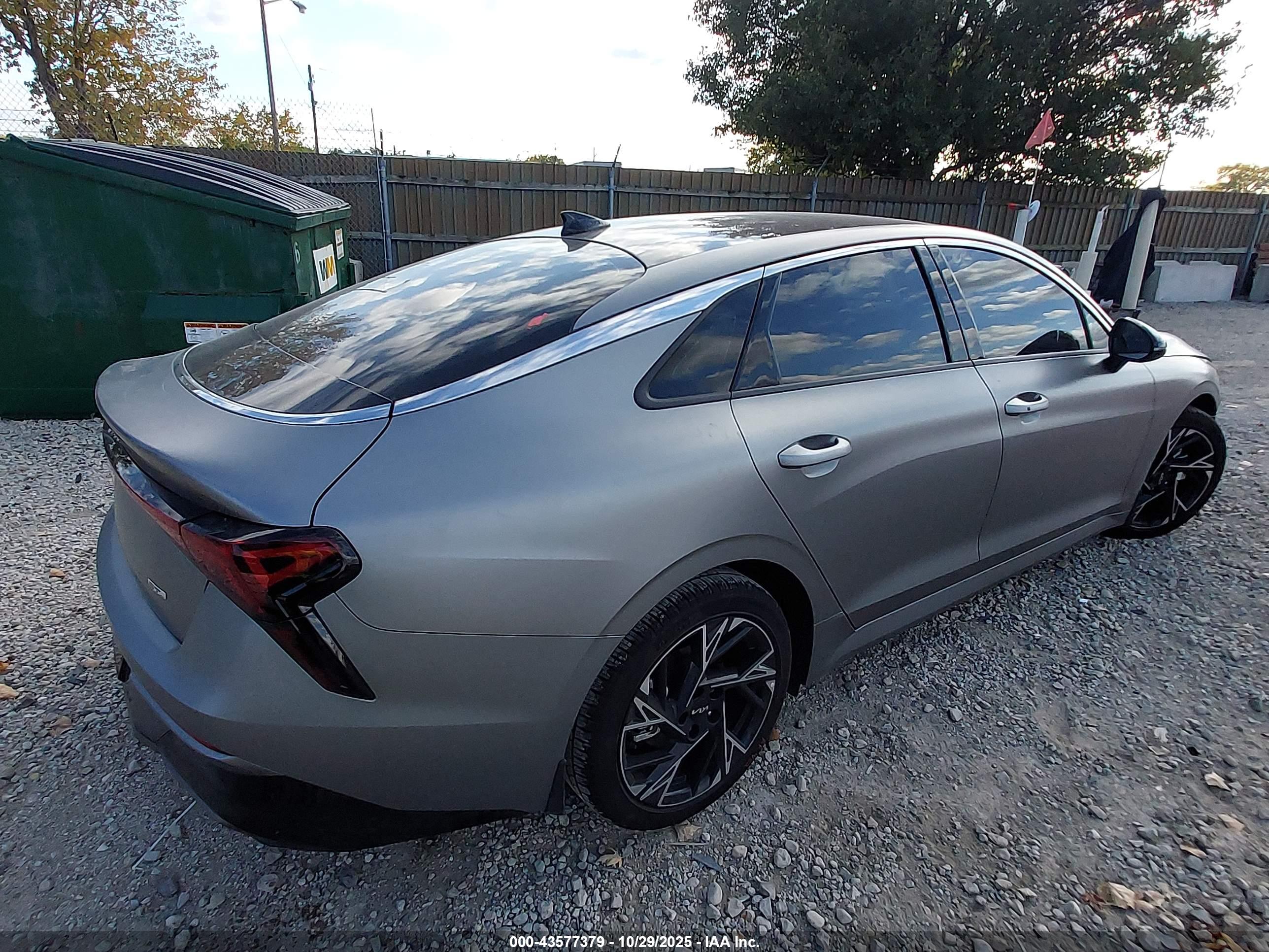 KIA K5 image 4