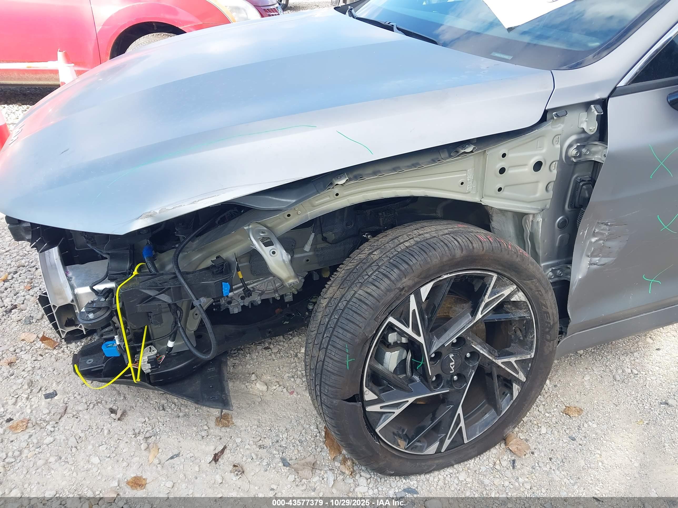 KIA K5 image 6