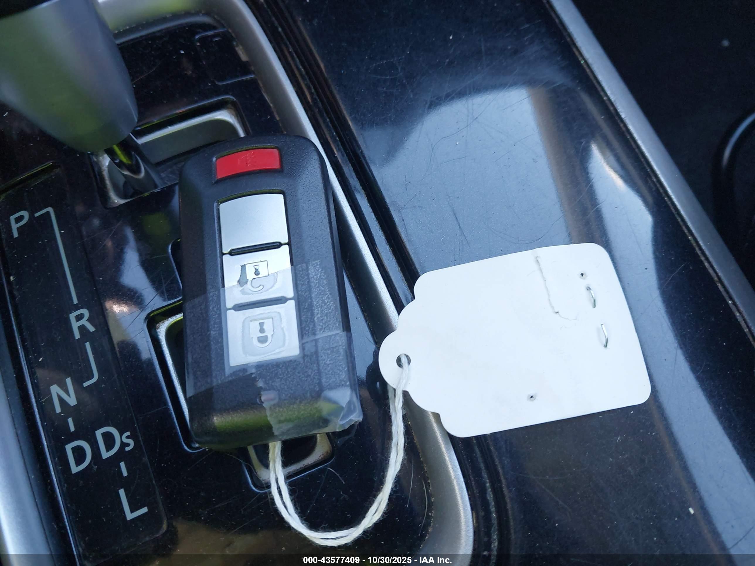 MITSUBISHI OUTLANDER image 11