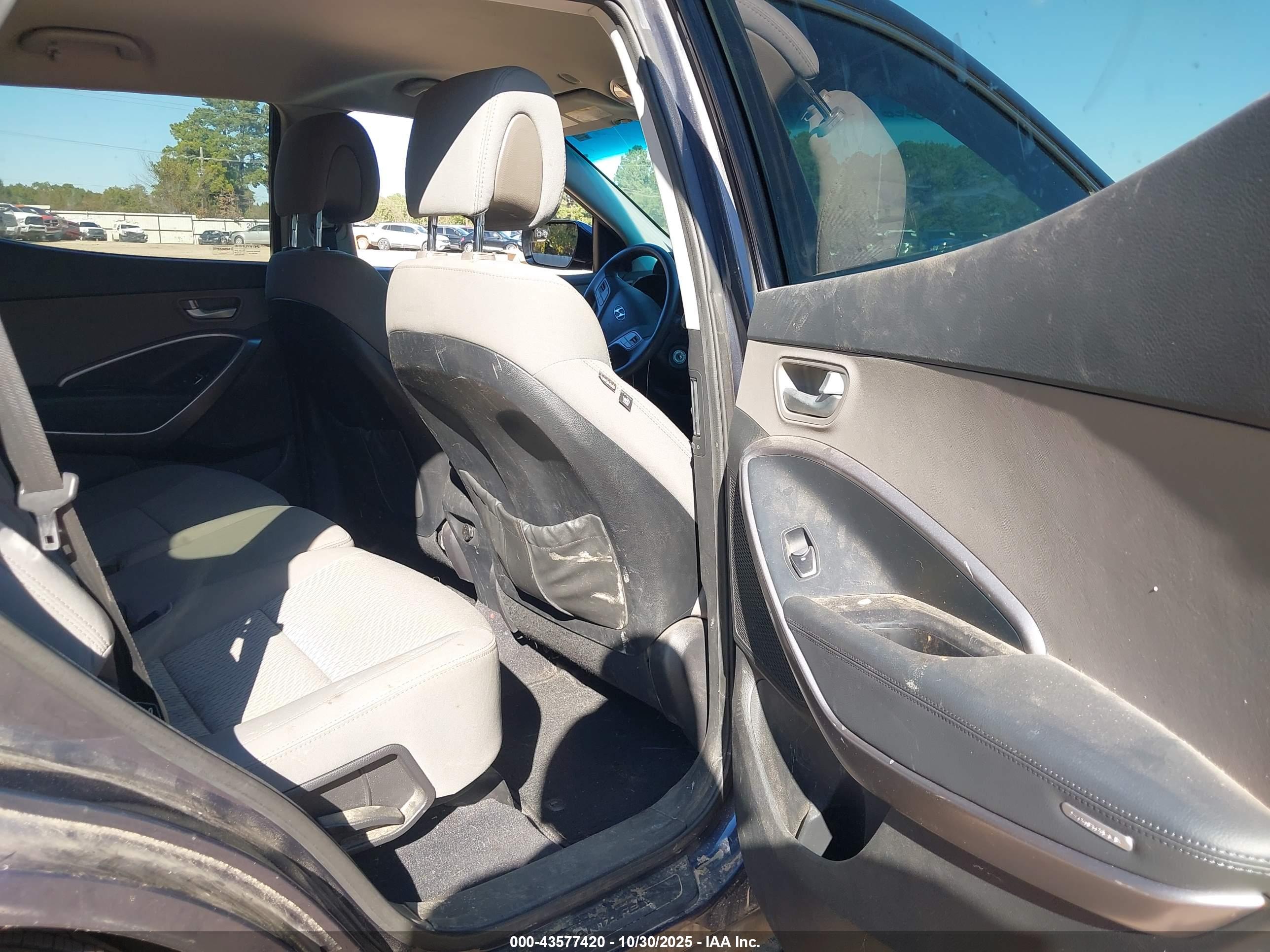 HYUNDAI SANTA image 8