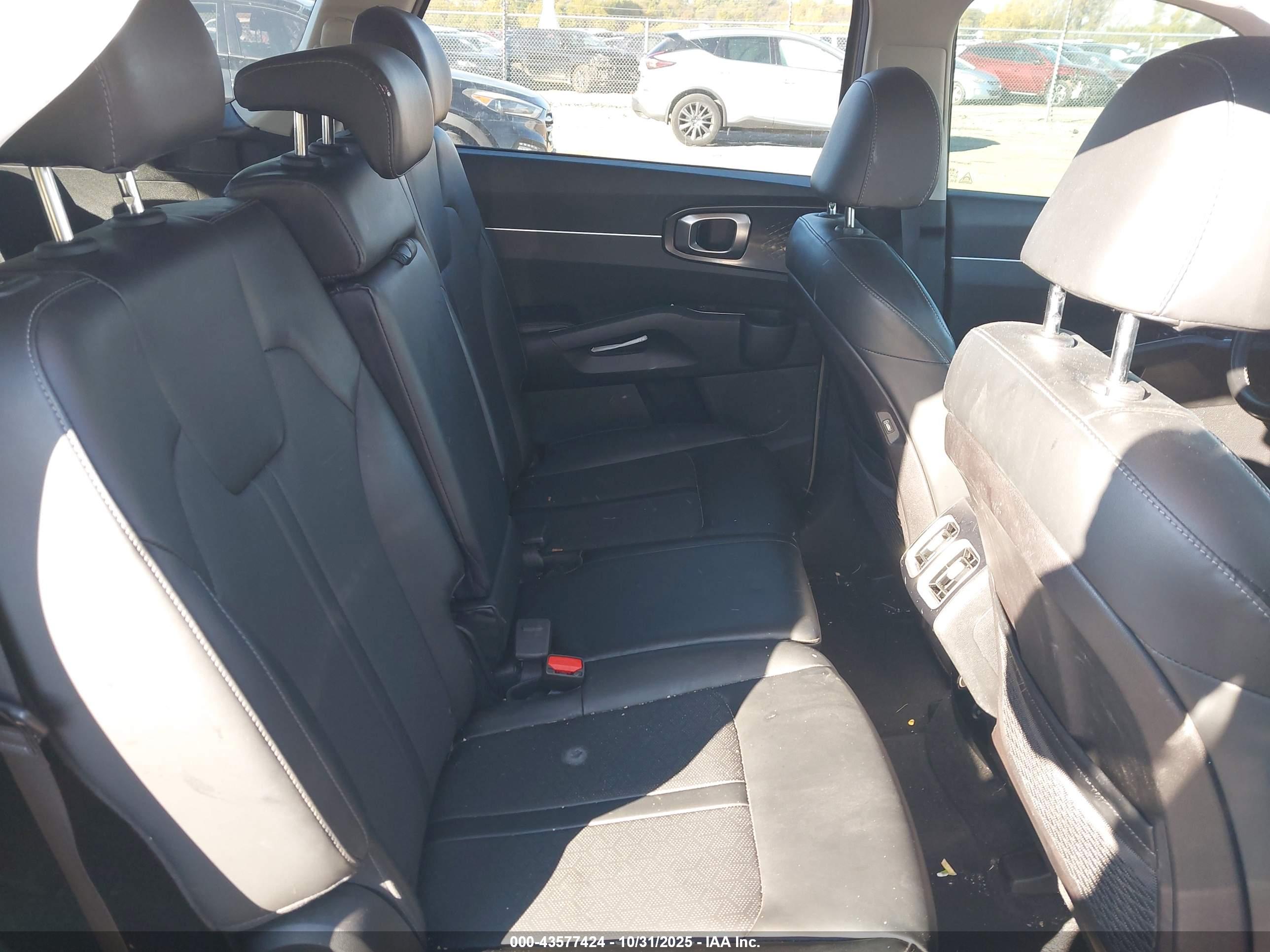 KIA SORENTO image 8