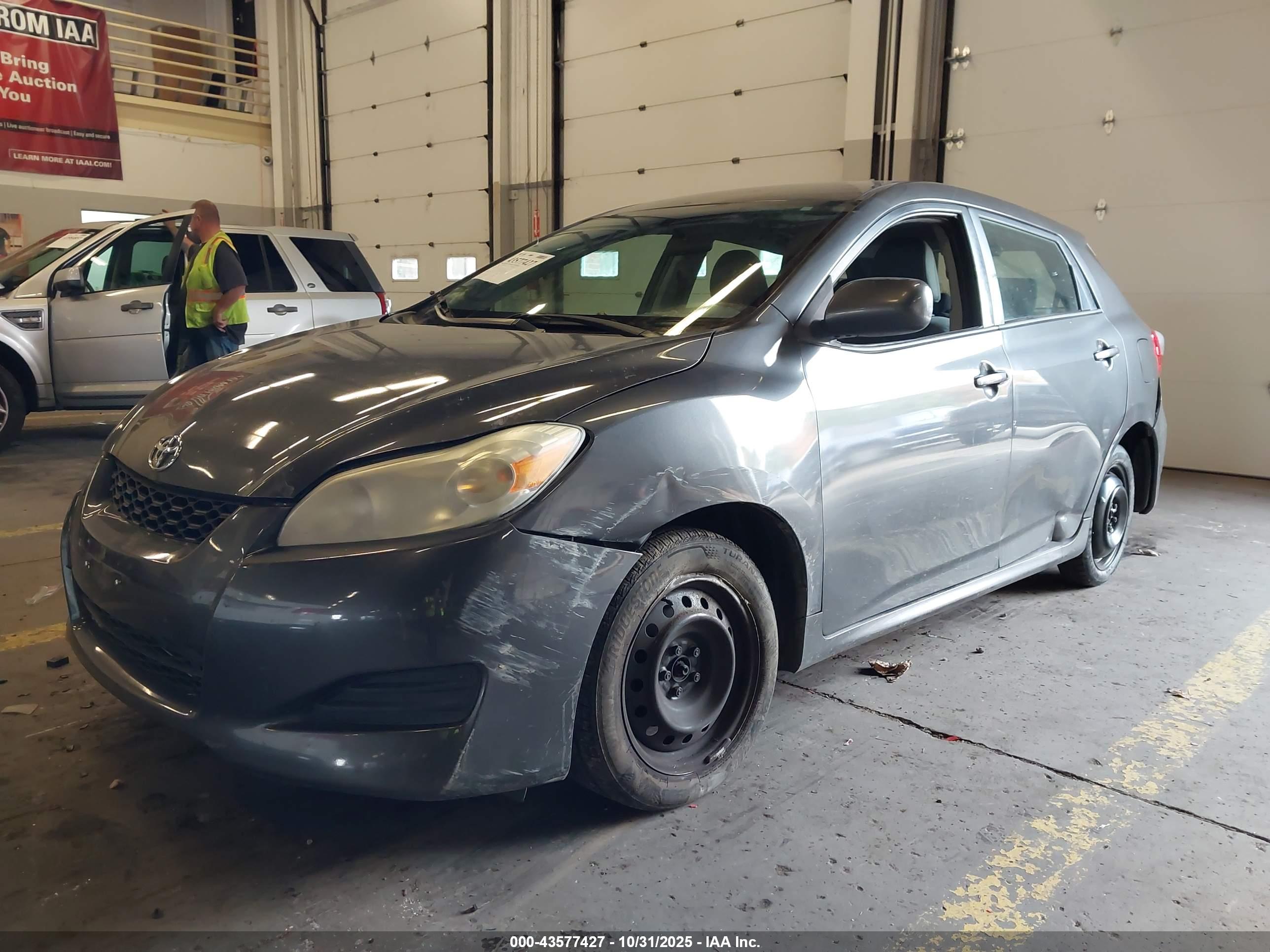 TOYOTA MATRIX image 2