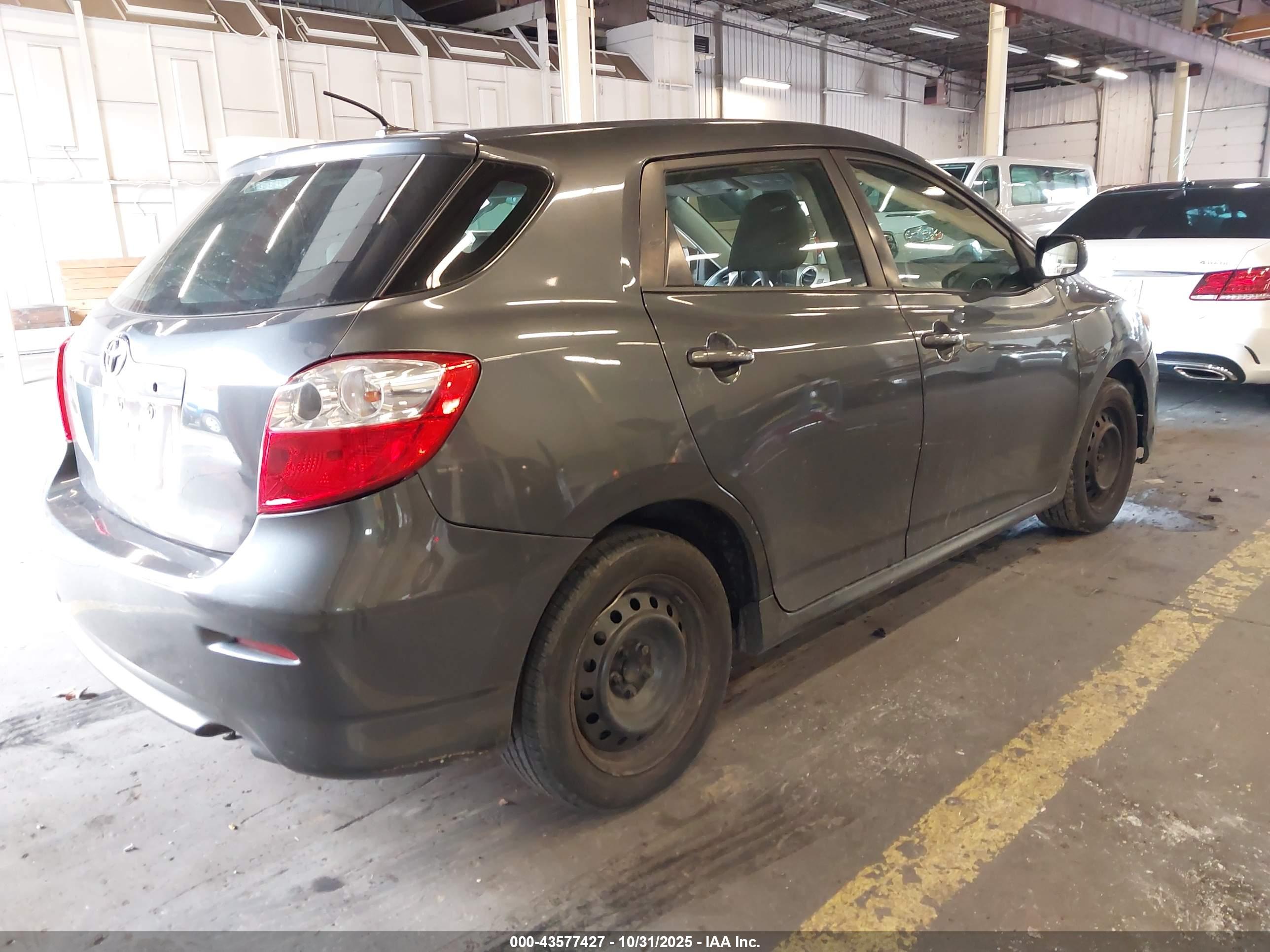TOYOTA MATRIX image 4